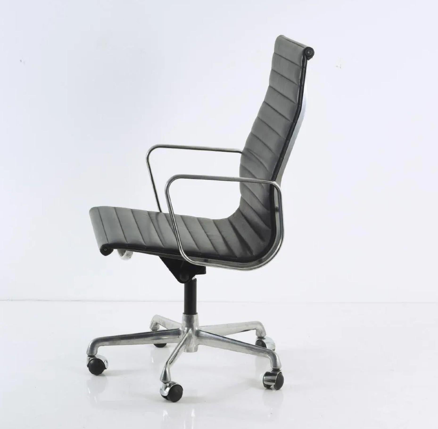 The executive chair features a high back with arms and an aluminum frame with suspended upholstery. It has 5-star base with casters, tilt-swivel mechanism and seat-height adjustment. The new pneumatic height adjustment allows for easier height