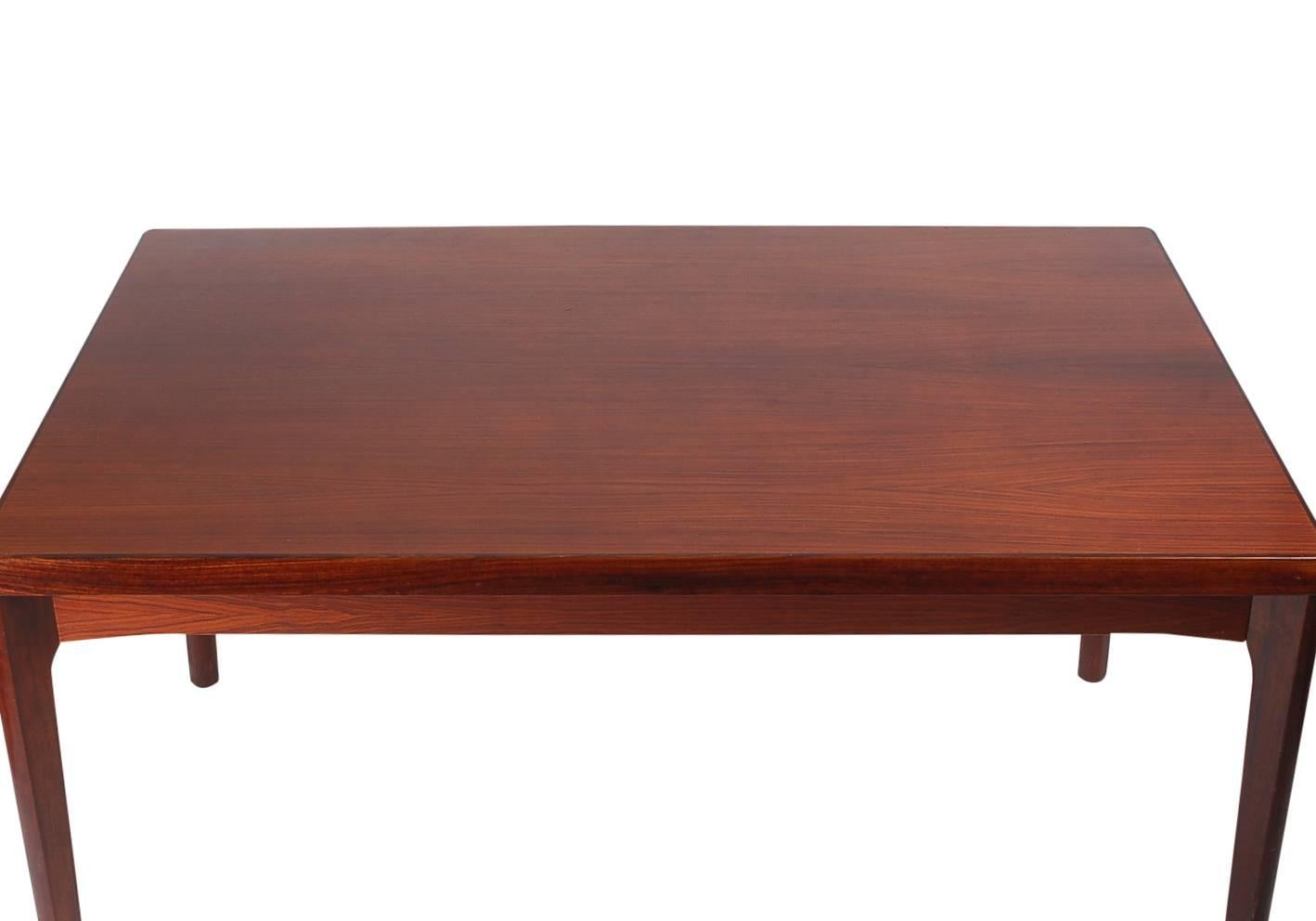 A stunning rosewood dining table by Henning Kjaernulf for Vejle Stole og Møbelfabrik. It features gorgeous rosewood graining with two expandable leaves. Manufacturers stamp on bottom.

In the style of: Niels Moller, Finn Juhl, Hans Wegner.