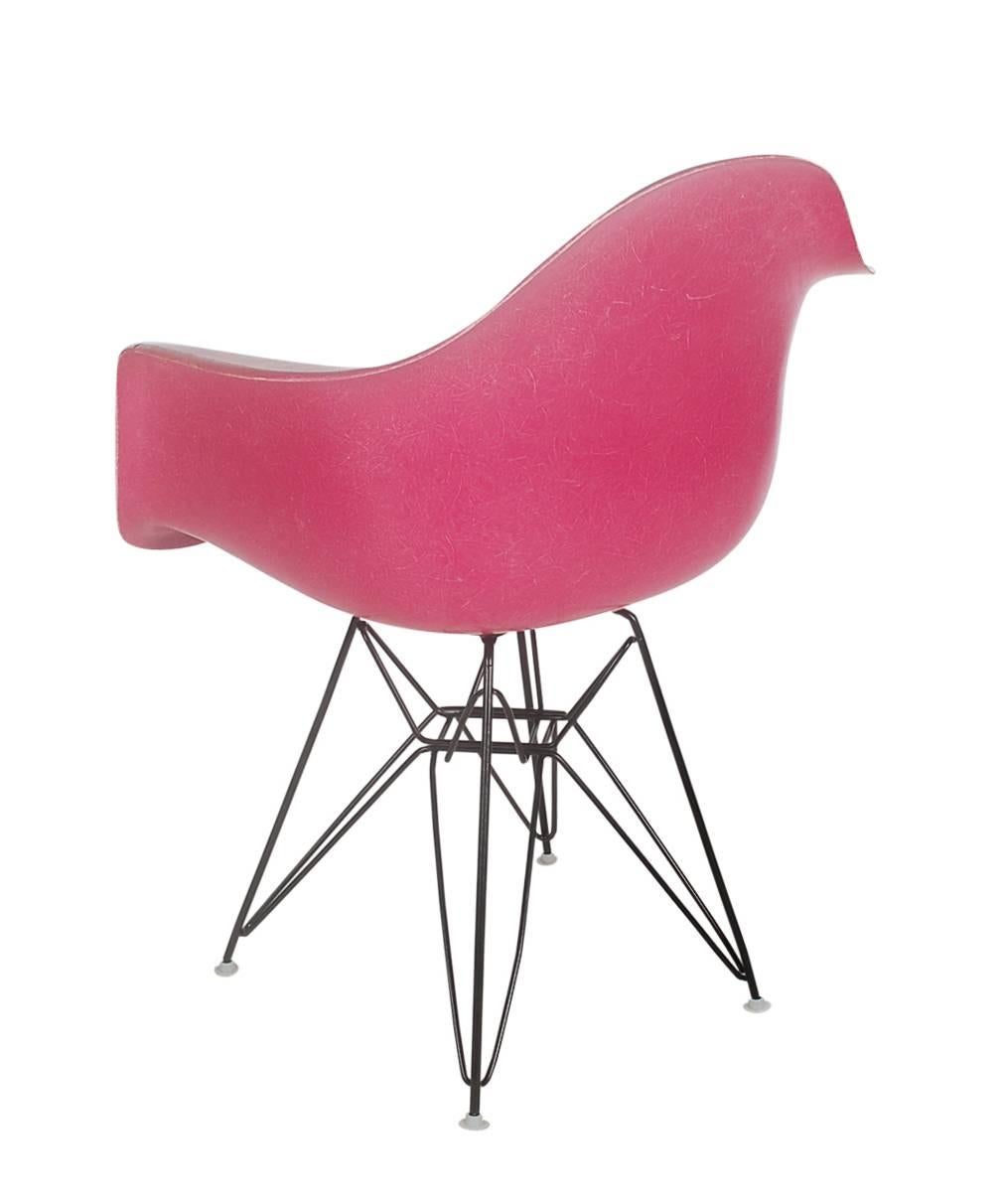 Mid-Century Modern Rare Set of Four Hot Pink Fiberglass Chairs by Charles Eames for Herman Miller
