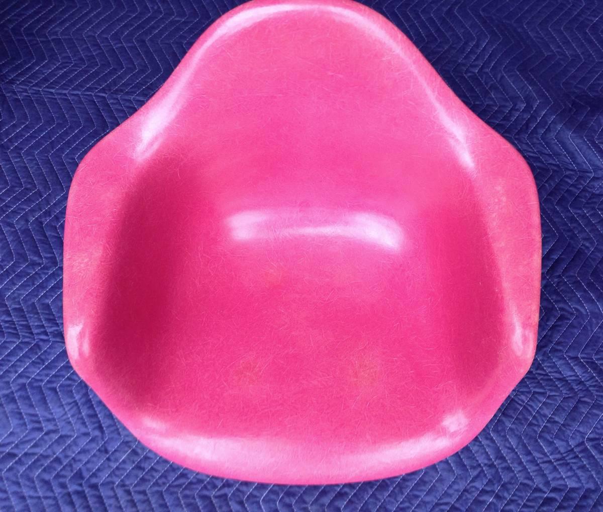 American Rare Set of Four Hot Pink Fiberglass Chairs by Charles Eames for Herman Miller