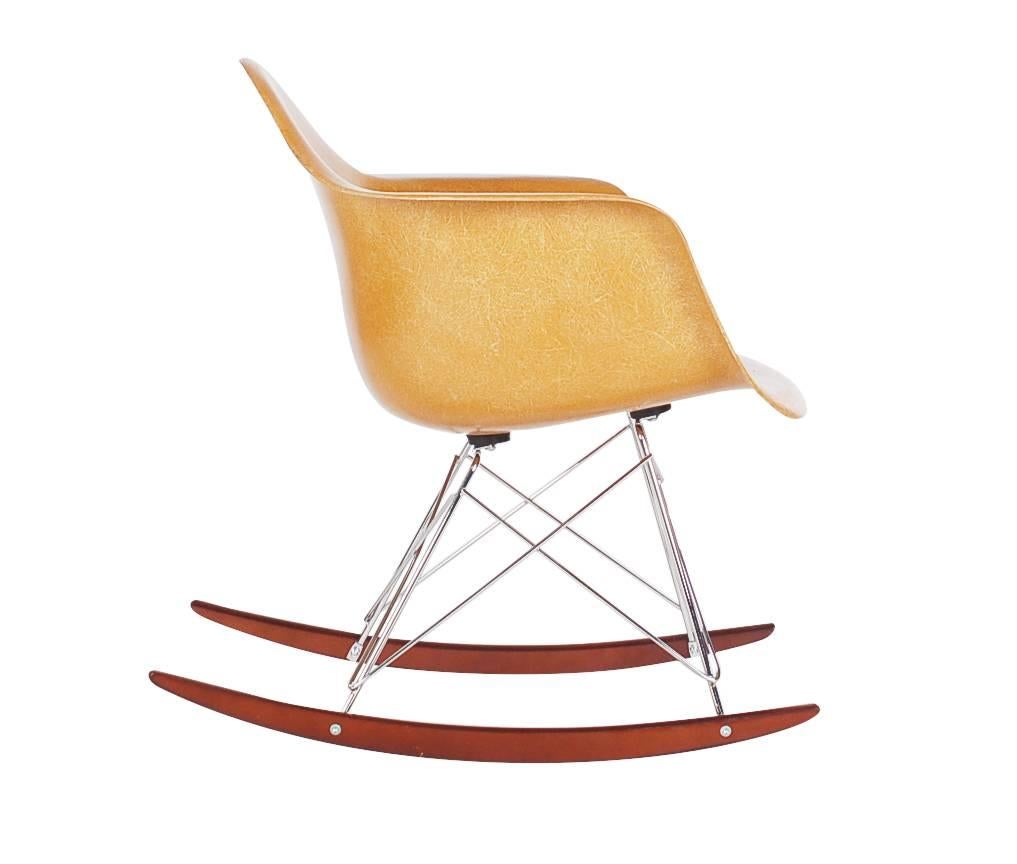 A beautiful fiberglass rocking chair designed by Charles Eames for Herman Miller. This hard to find color is 