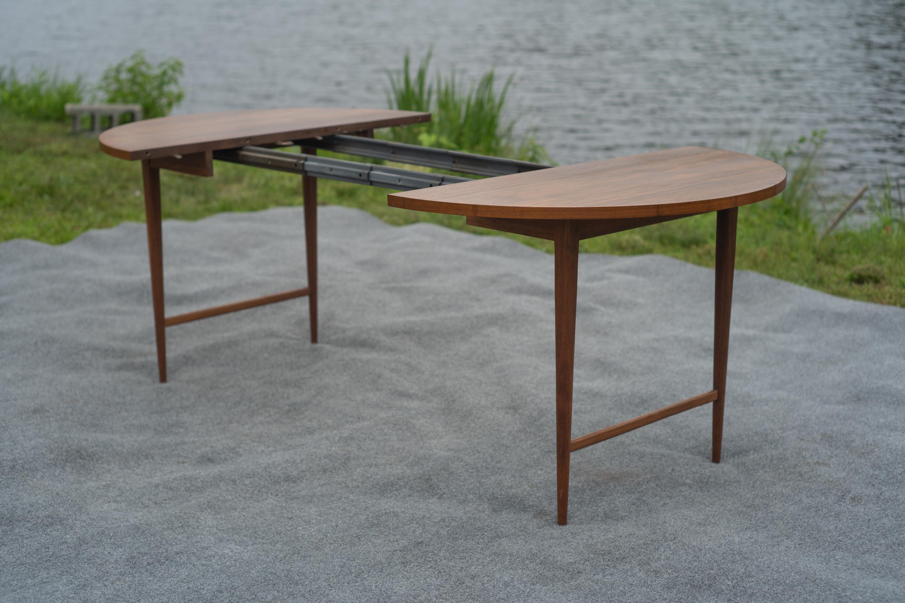 Paul McCobb for Lane 'Delineator' Walnut Extension Dining Table with 3 Leaves For Sale 6