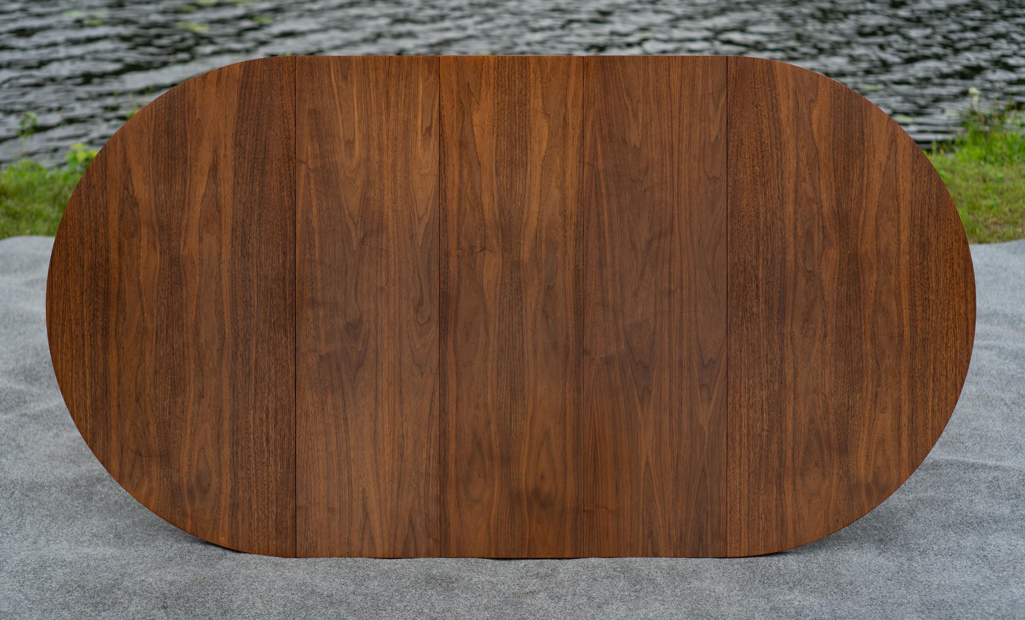 Paul McCobb for Lane 'Delineator' Walnut Extension Dining Table with 3 Leaves For Sale 1