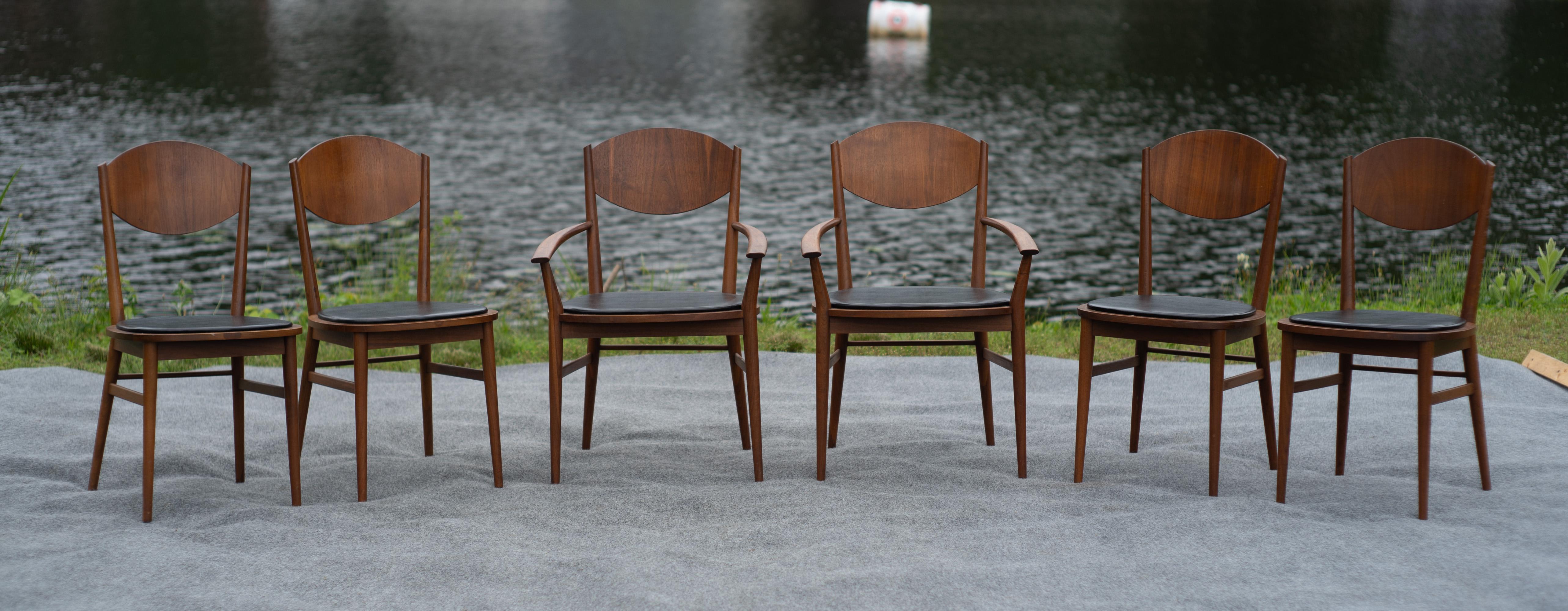 Mid-Century moderno Raro set di sei sedie da pranzo Paul McCobb per Lane's in noce e nero in vendita
