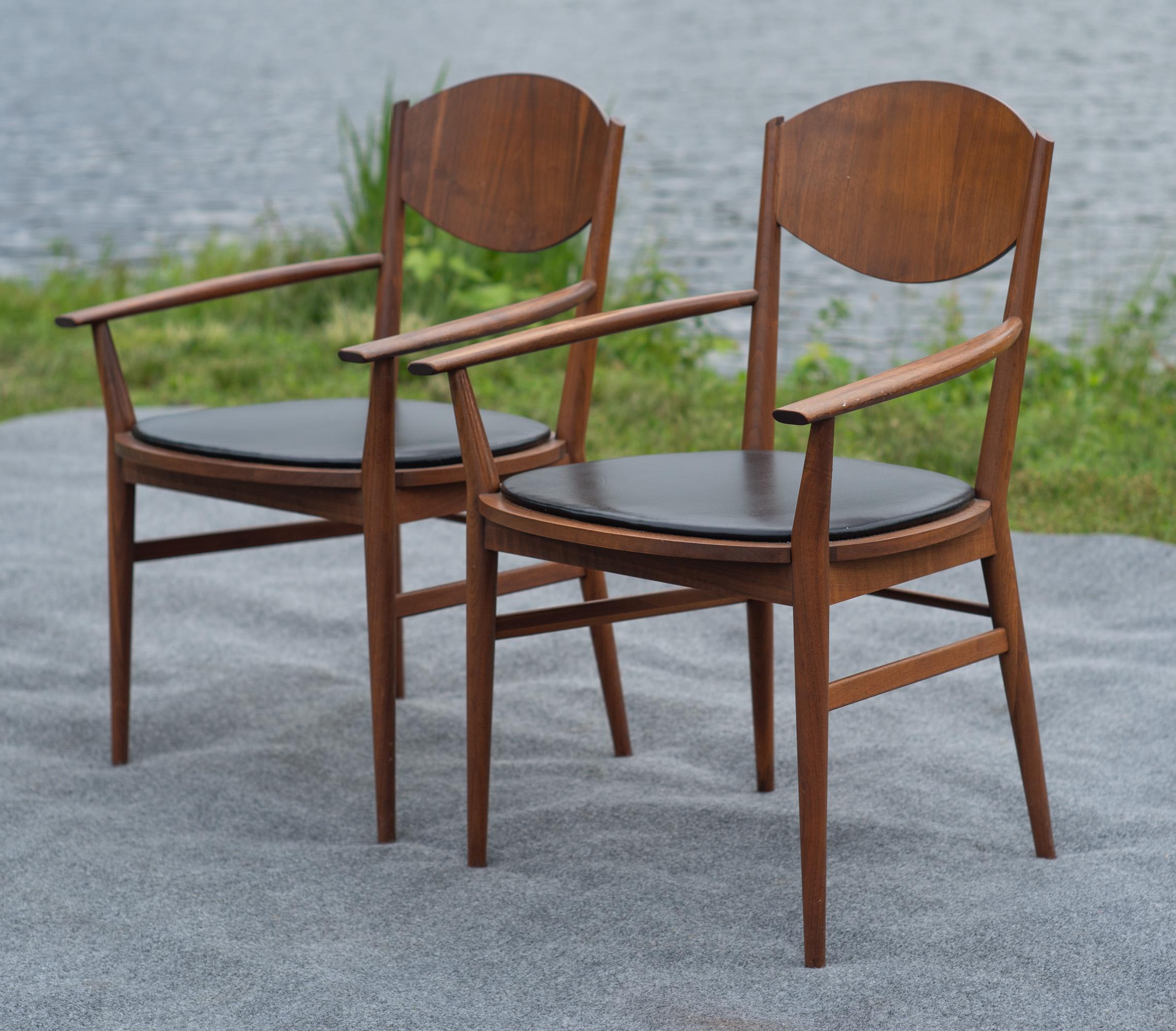 Tappezzeria Raro set di sei sedie da pranzo Paul McCobb per Lane's in noce e nero in vendita