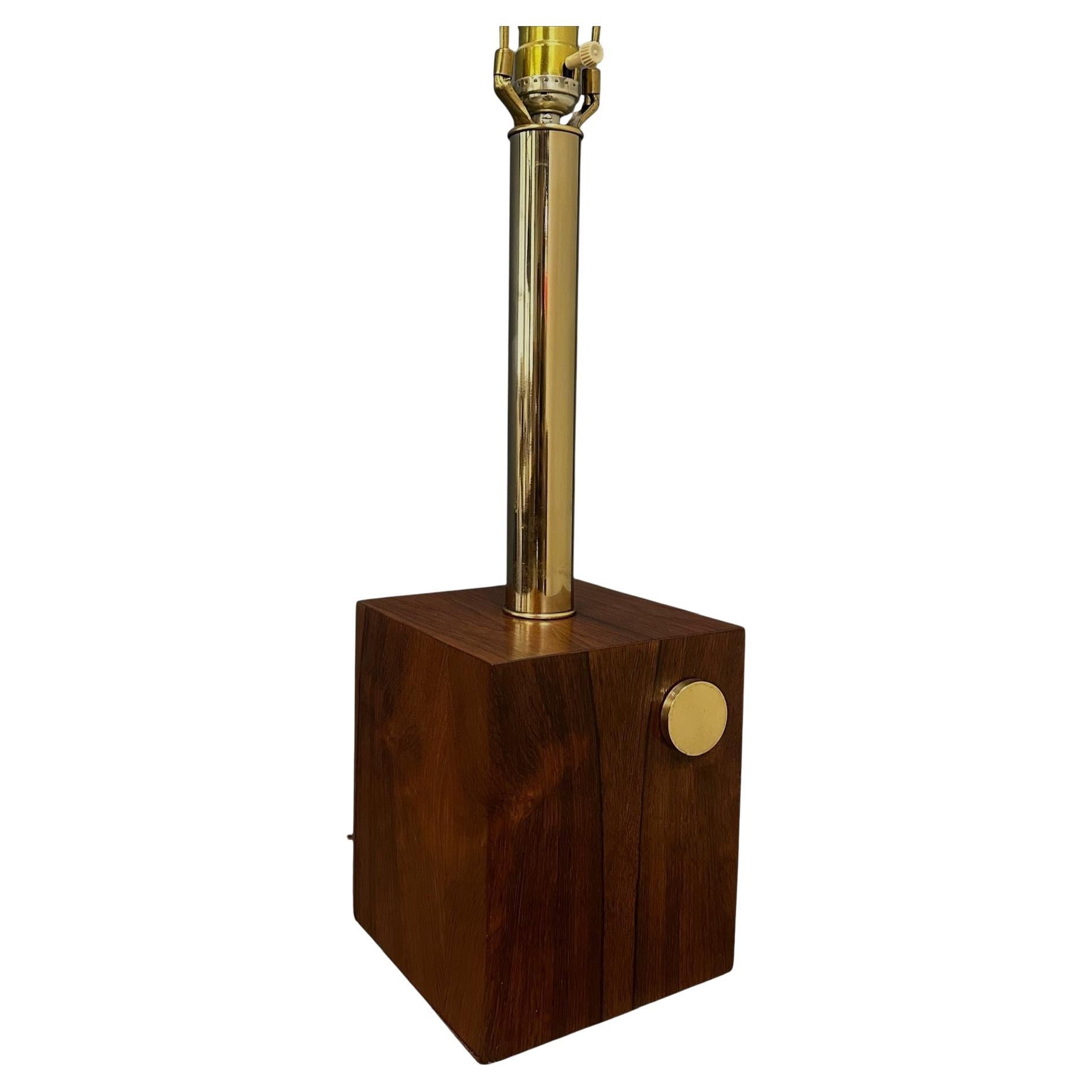 Lampe de table moderne du milieu du siècle en palissandre et laiton, années 1960