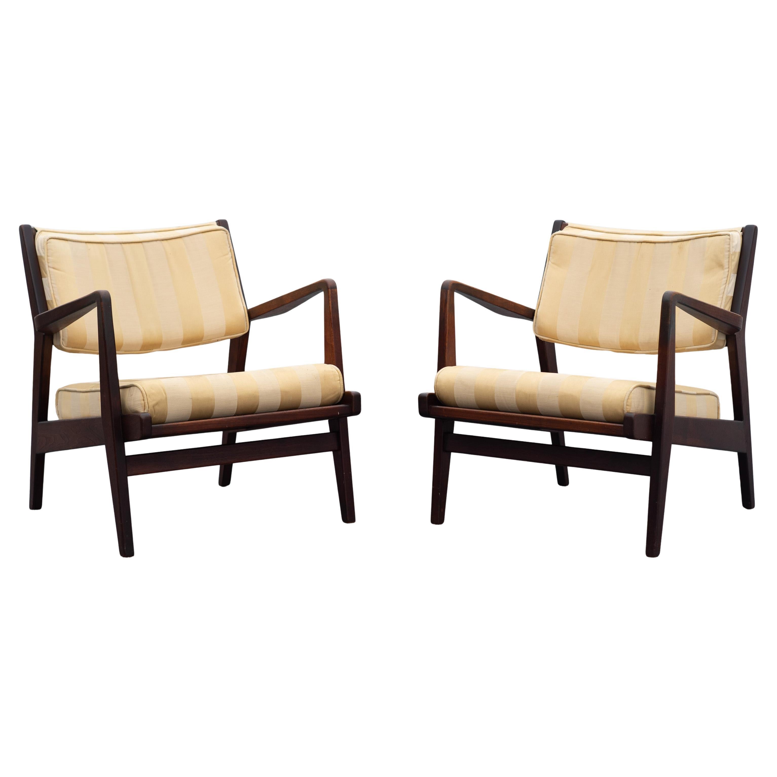 Pair Jens Risom Model U-430 Lounge Chairs Walnut Upholstery Mid Century Modern en venta