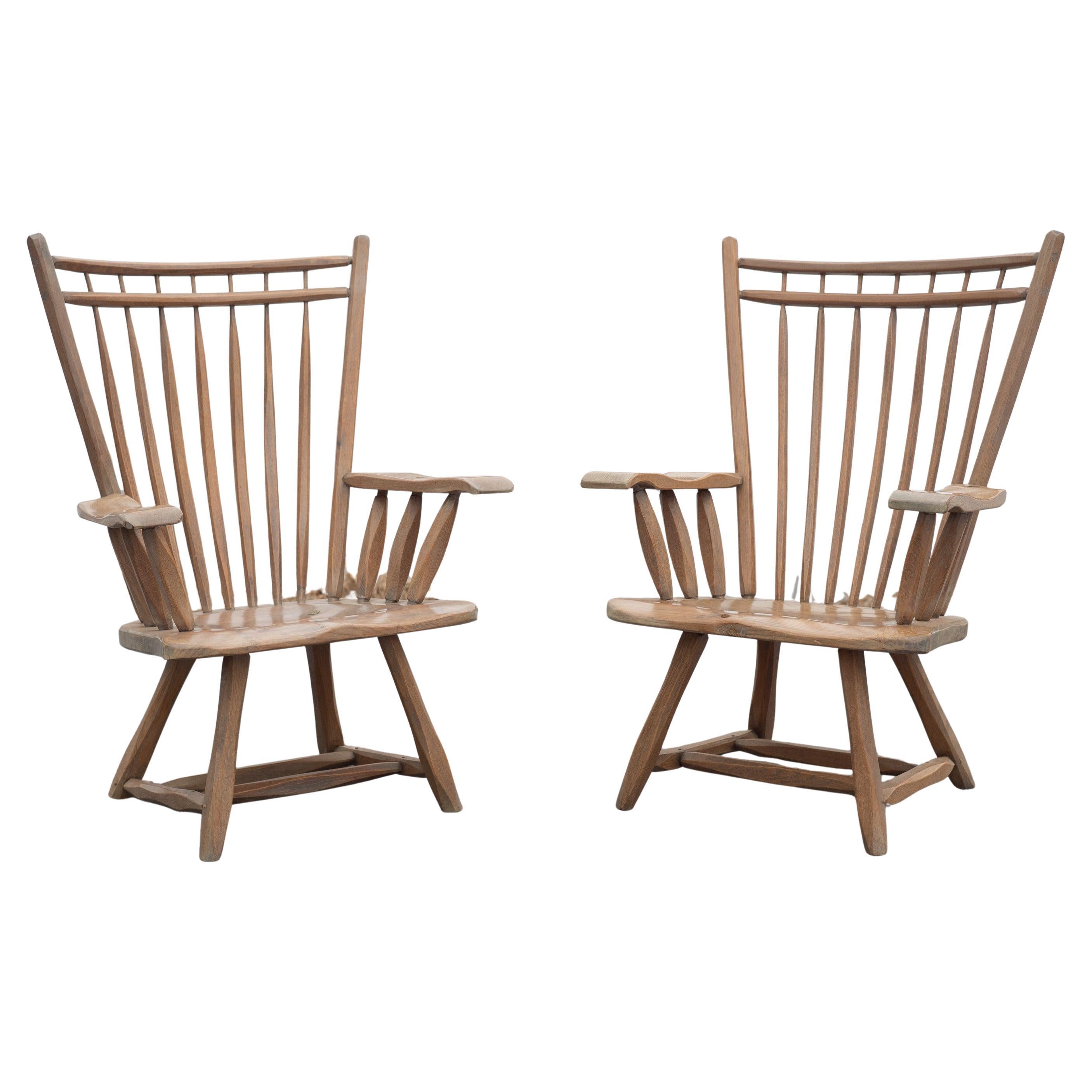 Vintage Hunt Country Furniture geschnitzt gemischte Woods Lounge Stühle Spindled Backs im Angebot