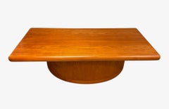 Dyrlund-Schreibtisch aus dänischem Teakholz mit rundem Trommelfuß, um die 1970er Jahre