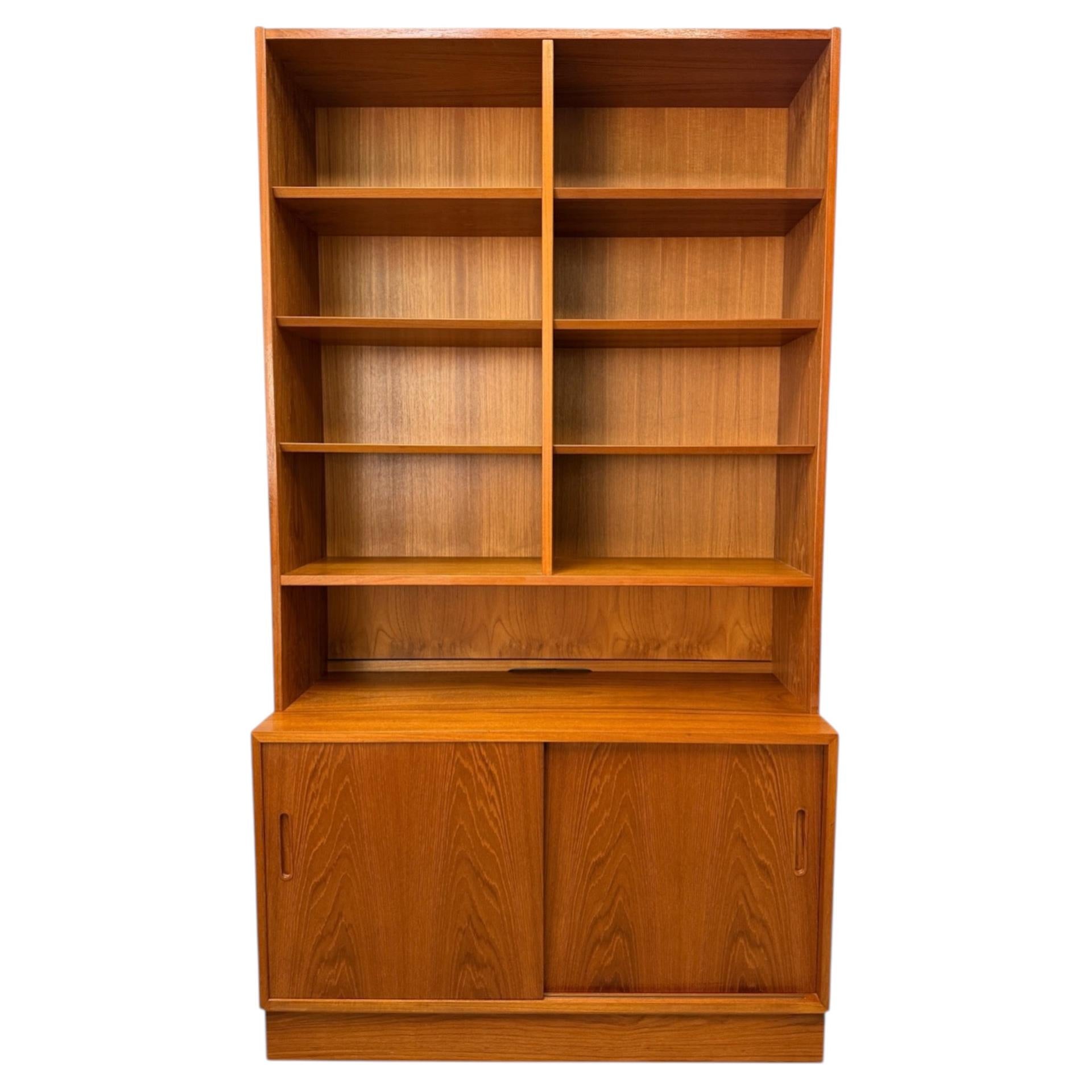 Libreria in teak in stile moderno danese di Hundevad & Co., Danimarca, anni ’90
