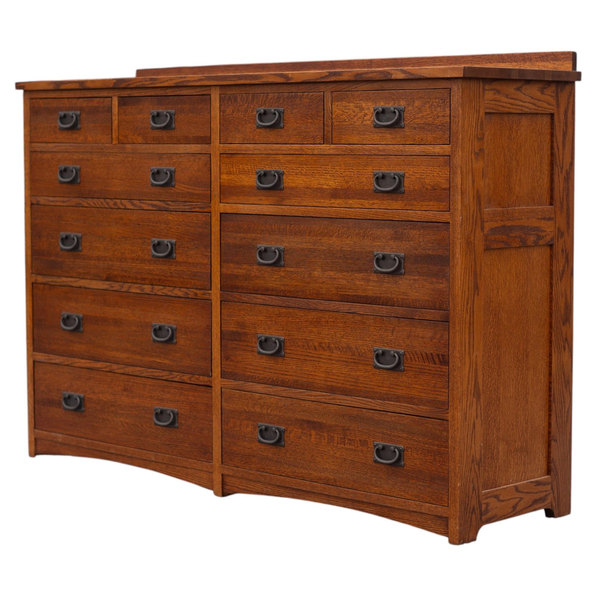 Michael Vermillion para Restoration Hardware Baúl estilo Misión Cedro Roble Dorado en venta