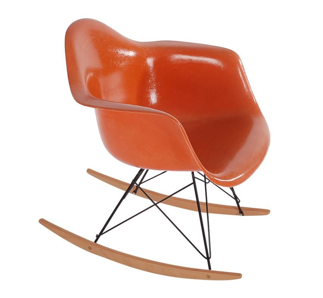 Here we have an iconic design Classic from the Mid-Century Modern period. This vintage fiberglass shell chair was designed by Charles Eames and produced by Herman Miller, circa 1972. The chair seat is vintage and the rocking chair base is a newer