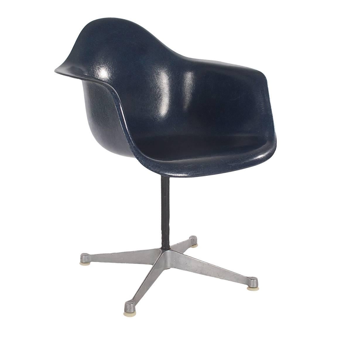 Here we have an iconic design Classic from the Mid-Century Modern period. This vintage fiberglass shell chair was designed by Charles Eames and produced by Herman Miller, circa 1972. A very hard to find color in navy blue or often referred to as