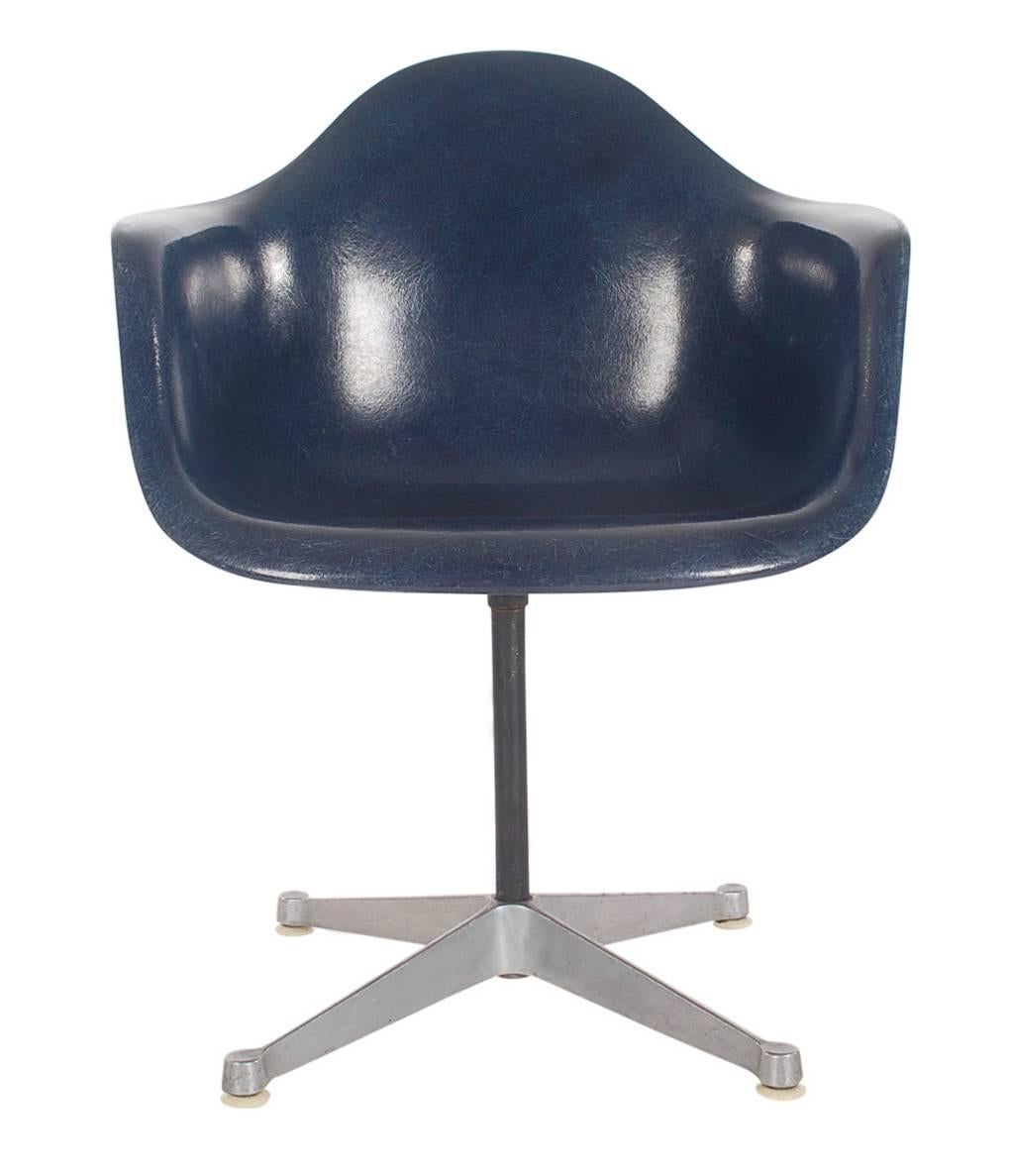 American Mid-Century Charles Eames for Herman Miller Fiberglass Dining Chairs in Navy