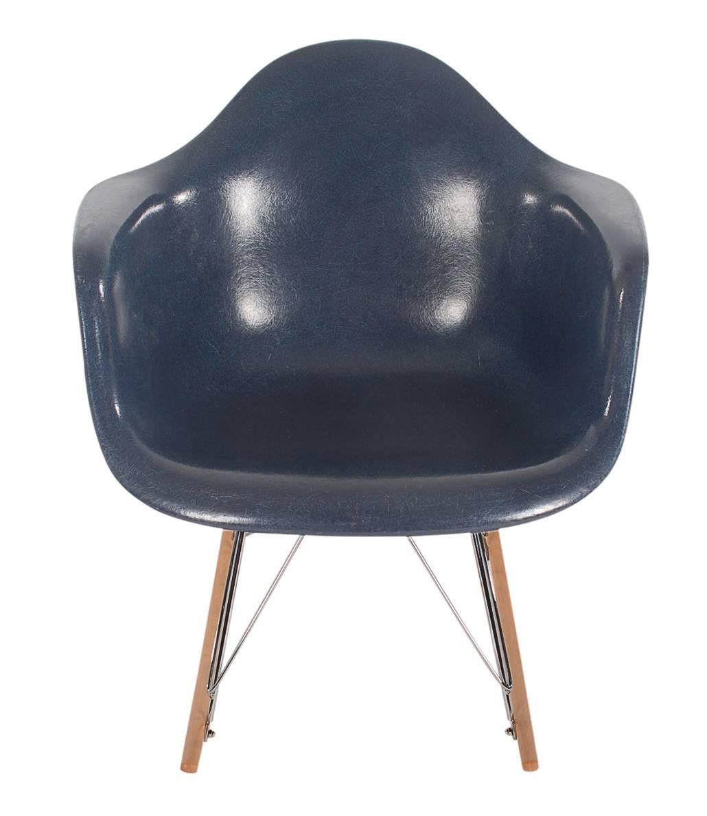 Mid-Century Modern Mid-Century Eames for Herman Miller Fiberglass Rocking Lounge Chair in Navy
