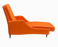 Lettino scultoreo in stile Mid-Century Modern degli anni '50, colore arancione retrò