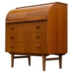 Egon Ostergaard para SMI Sweden Escritorio o secreter de teca Bookmatched Roll Top