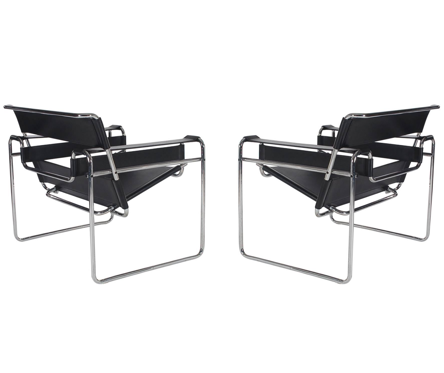 Bauhaus Pair of Mid-Century Leather Wassily Lounge Chairs by Marcel Breuer for Knoll