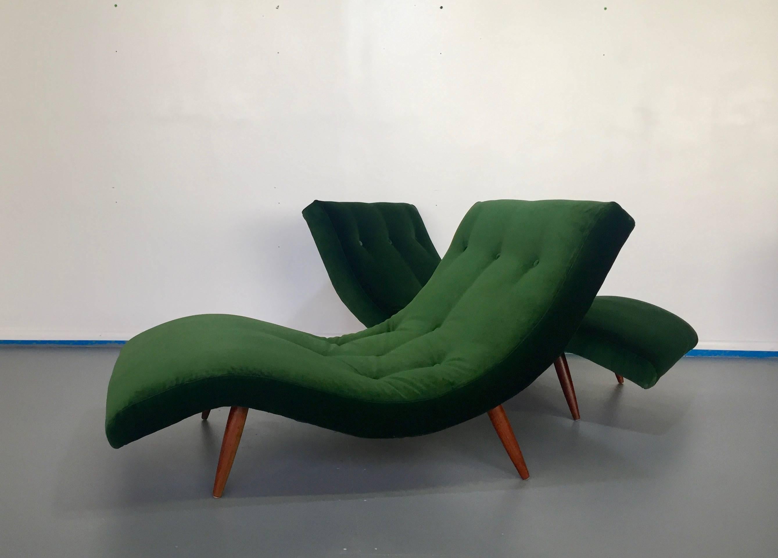 An undulating Adrian Pearsall wave lounge chair in luscious deep green velvet.

A complete ground up refinishing with original walnut legs, new foam and high quality velvet fabric.

Adrian Pearsall worked in that extraordinary period with Harvey