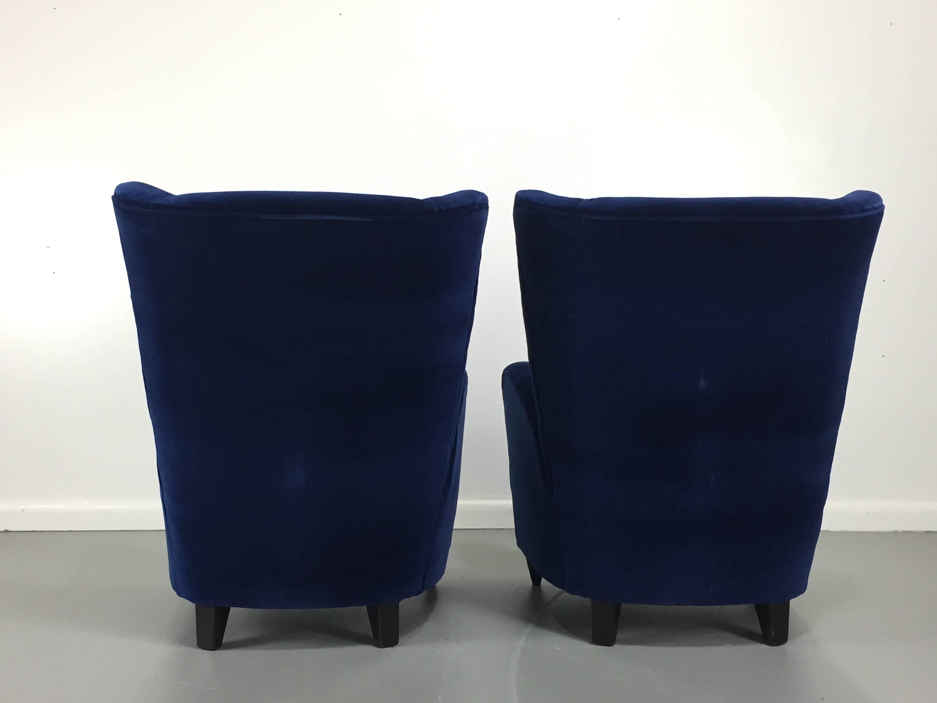 Paola Buffa Lounge Chairs in Navy Velvet, a Pair In Excellent Condition In Philadelphia, PA