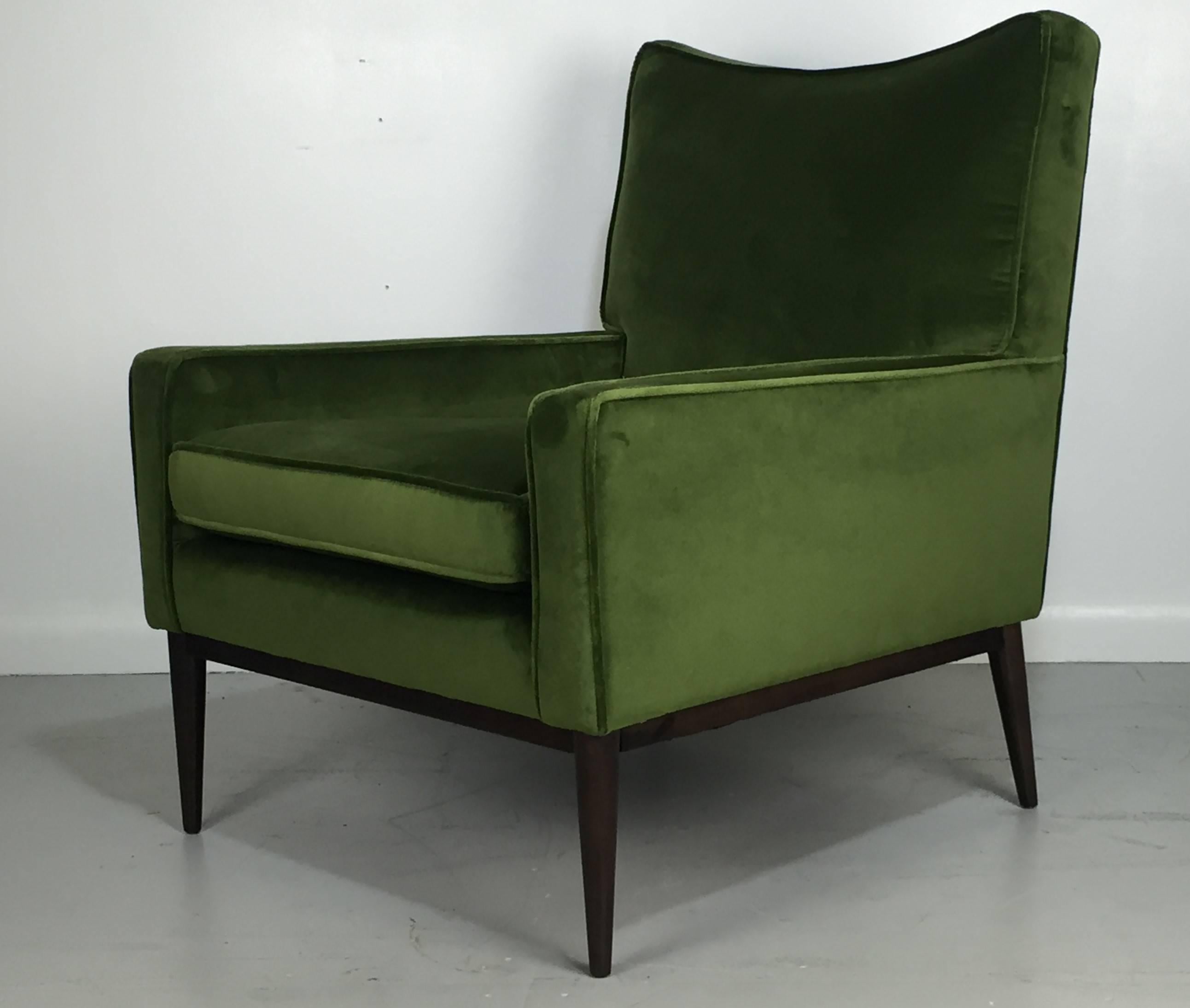 Beautifully refinished and reupholstered in a luscious green velvet, this iconic Paul McCobb lounge chair has had a ground up restoration of the walnut base and will provide the perfect accent chair for your project.
         