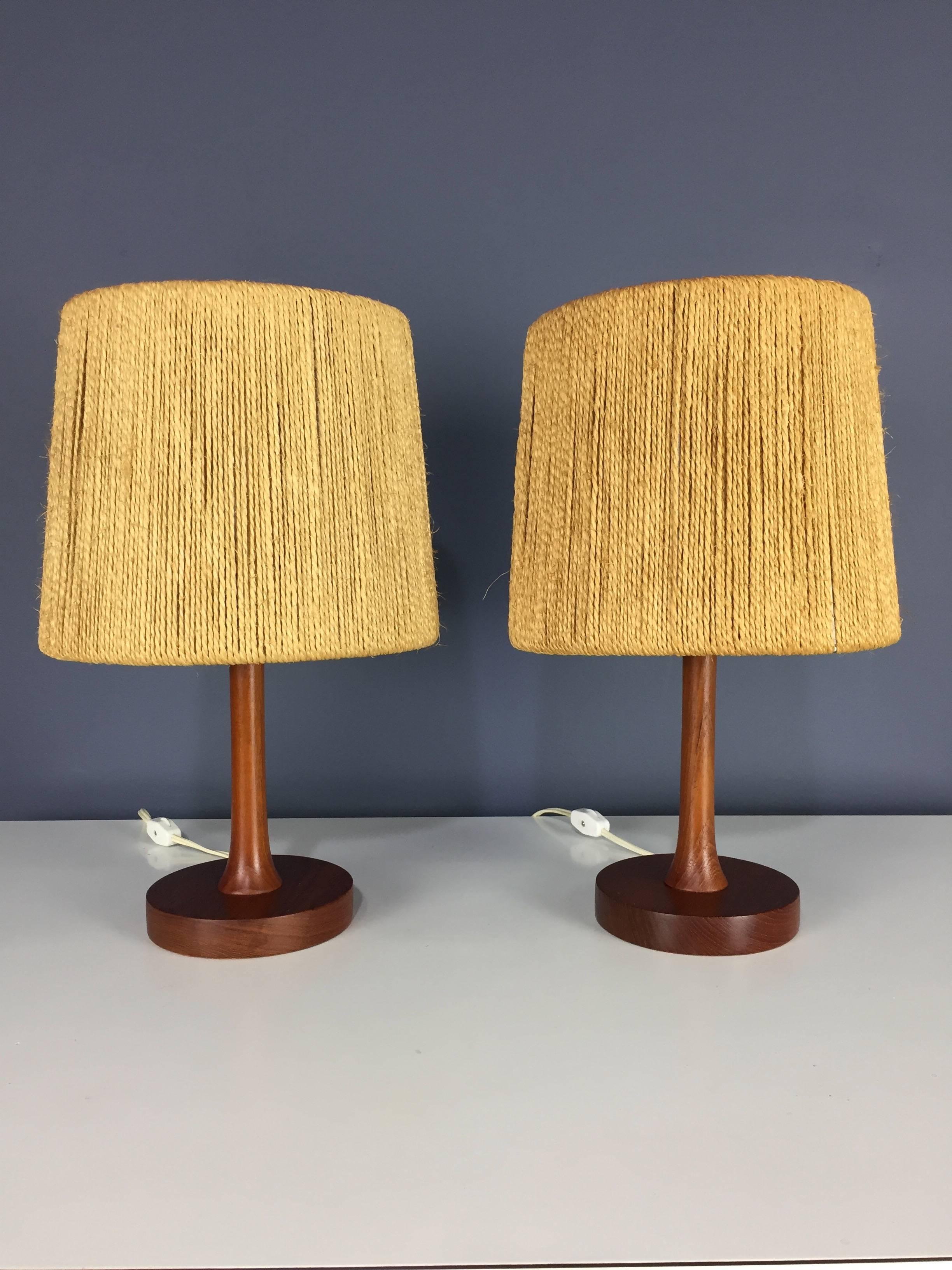 A pair of teak table lamps with rope shades in excellent condition.


In the style of Ib Fabiansen for Fog & Morup.