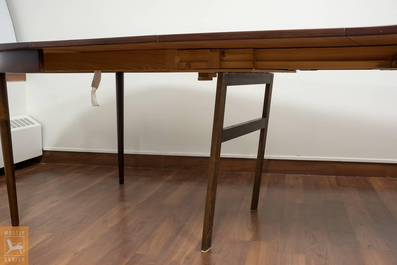 20th Century Round Dining Table Veneered Rosewood with Extensions