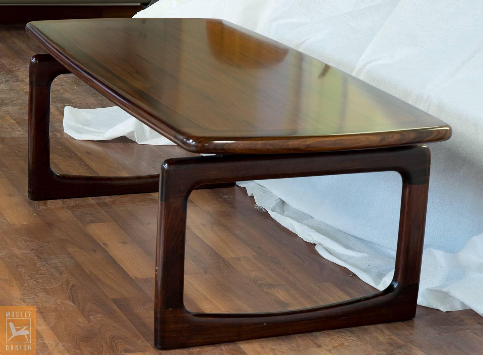 Mid-Century Modern Exquisite Rosewood Coffee Table by Dyrlund For Sale