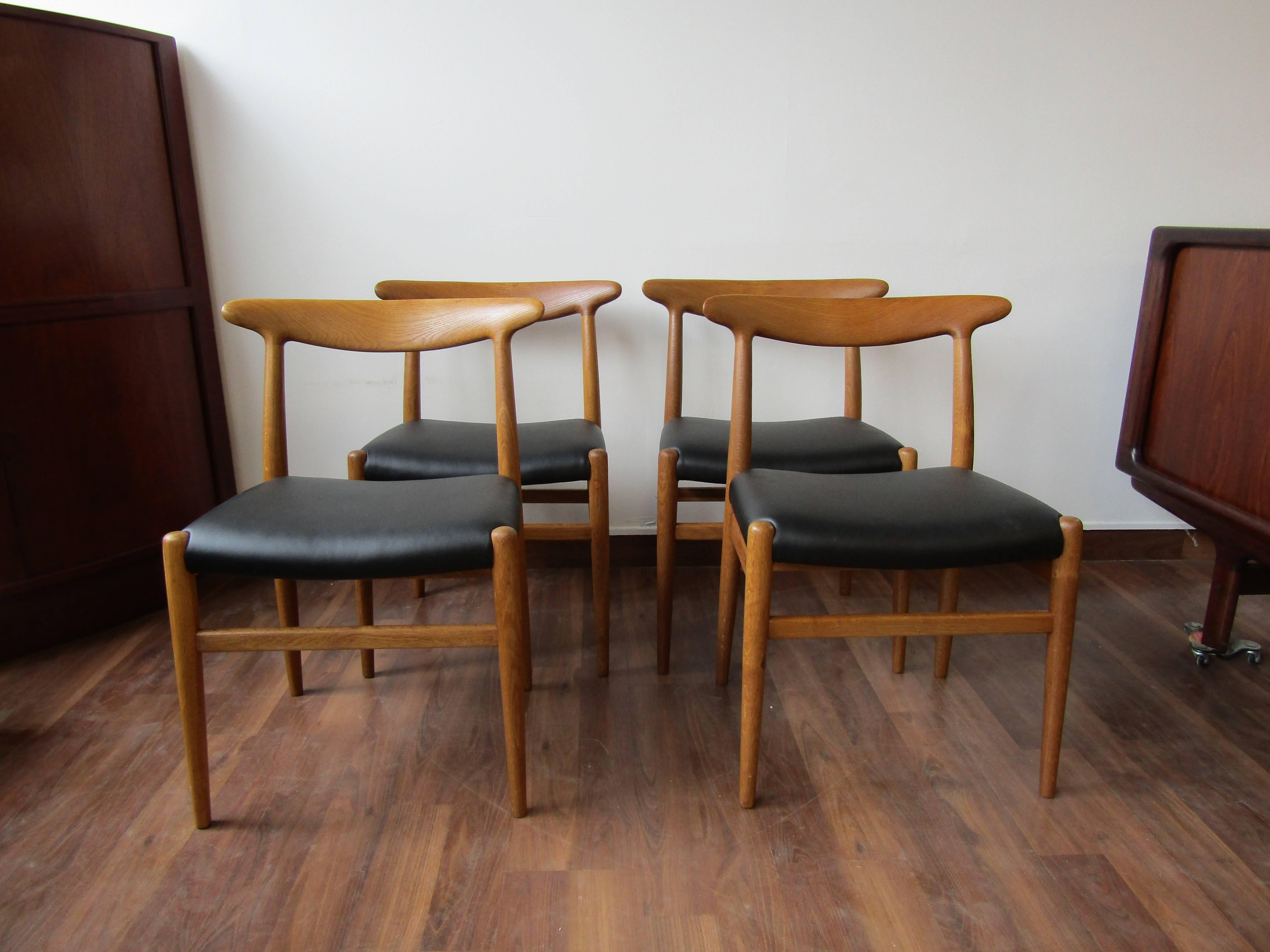 Teak Chair by Hans Wegner in Black Leather, Model W2 In Excellent Condition For Sale In Ottawa, ON