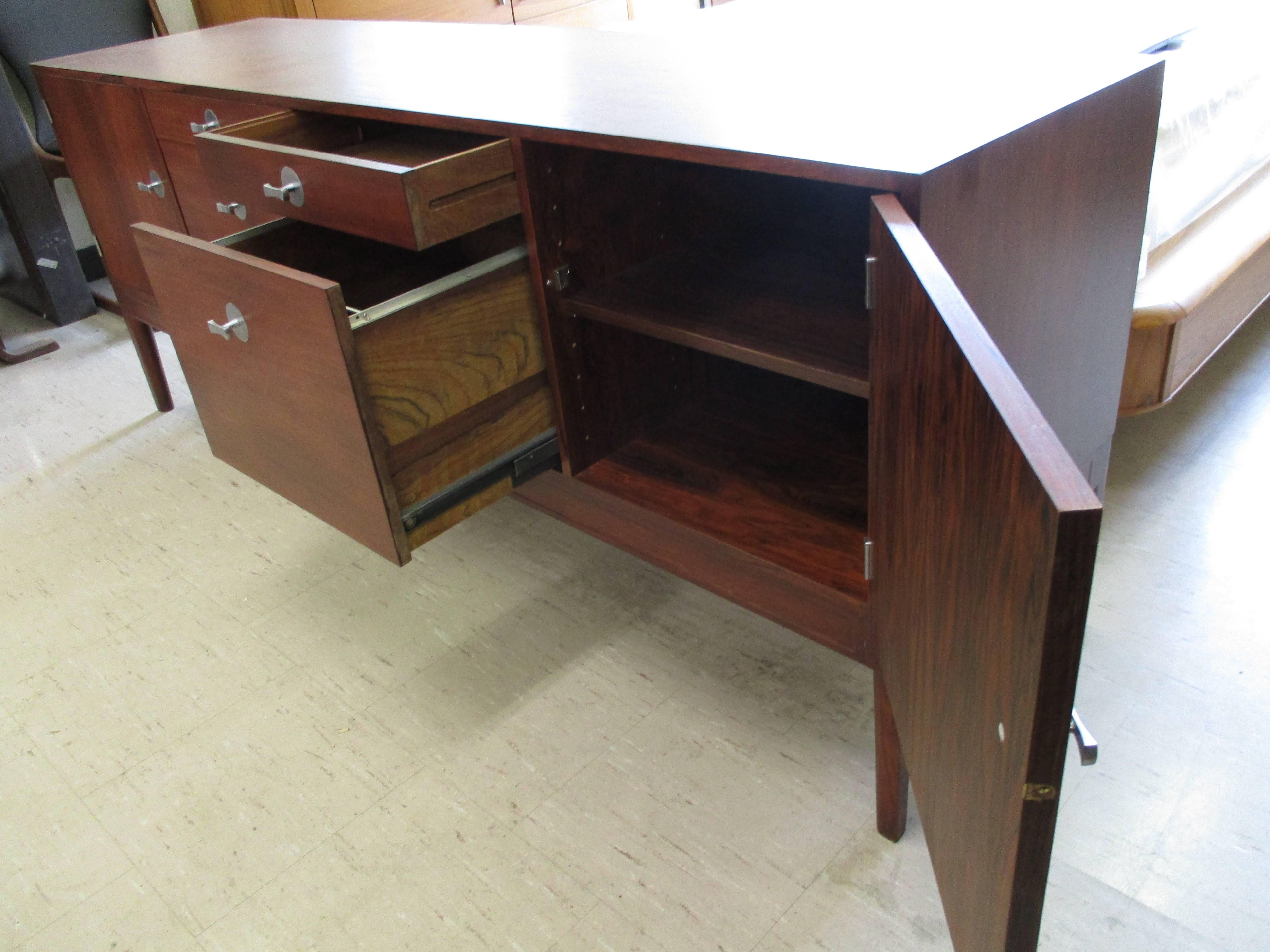 Finn Juhl Diplomat Series Sideboard in Rosewood with Aluminum handles In Excellent Condition In Ottawa, ON