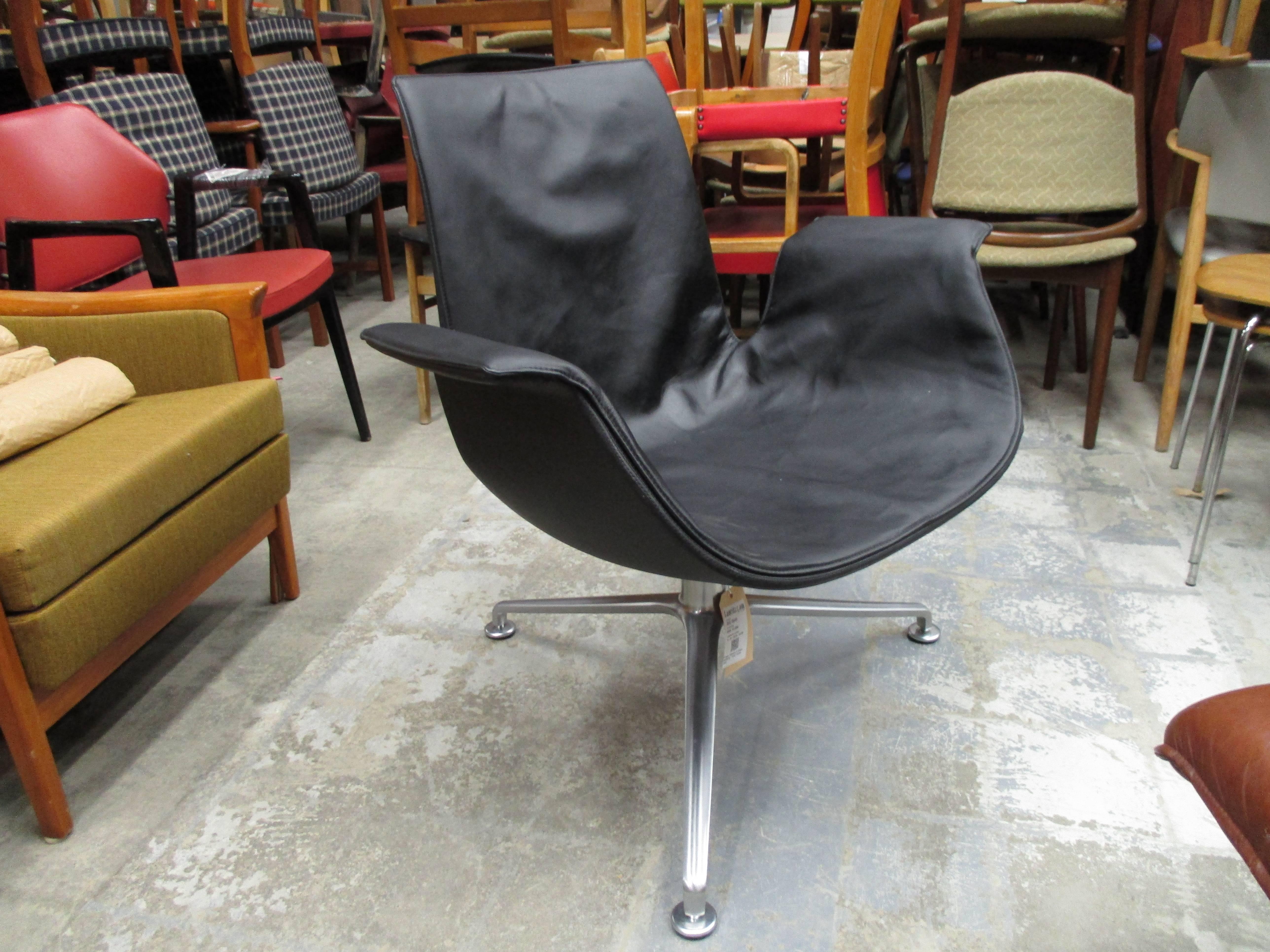 Tulip lounge chair, model 6727 by Fabricius and Kastholm.This is an exceptional quality chair manufactured by Alfred Kill Intl version and not by Walter Knoll 