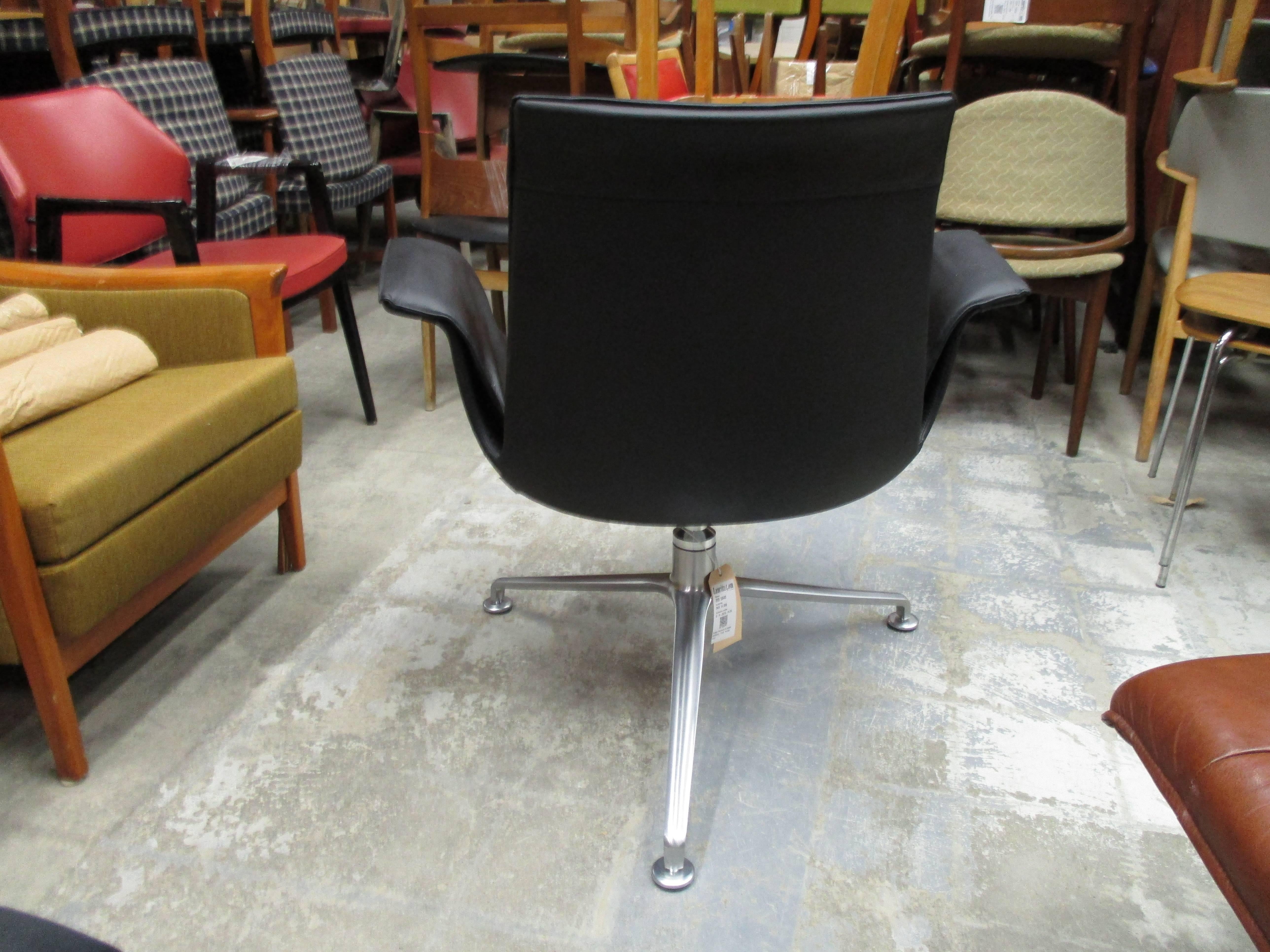 Tulip Chair Model 6727 by Preben Fabricius and Jorgen Kastholm In Excellent Condition In Ottawa, ON