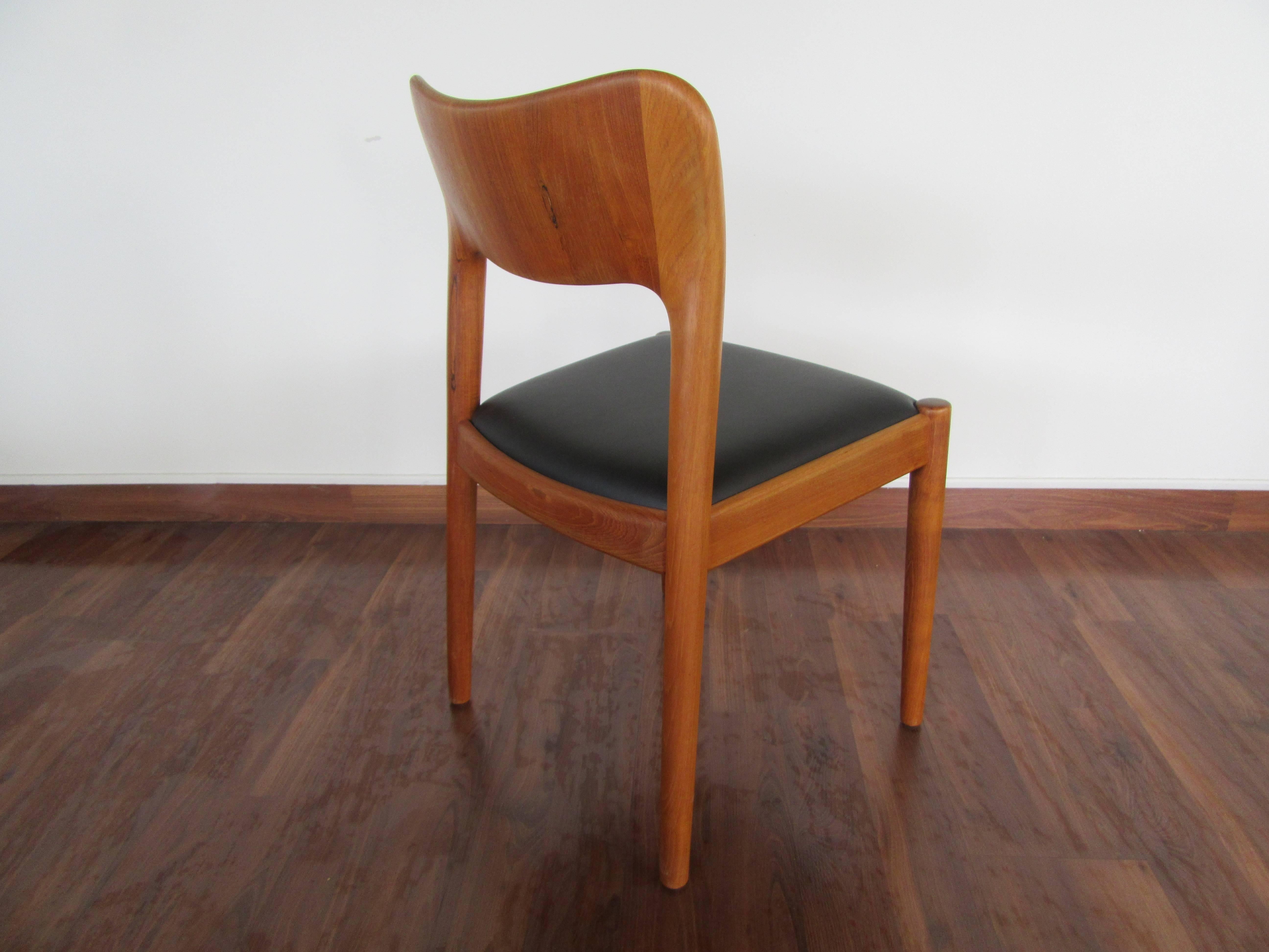 Set of Three Teak Dining Chairs by Koefoed Hornslet with Leather Seats In Excellent Condition In Ottawa, ON