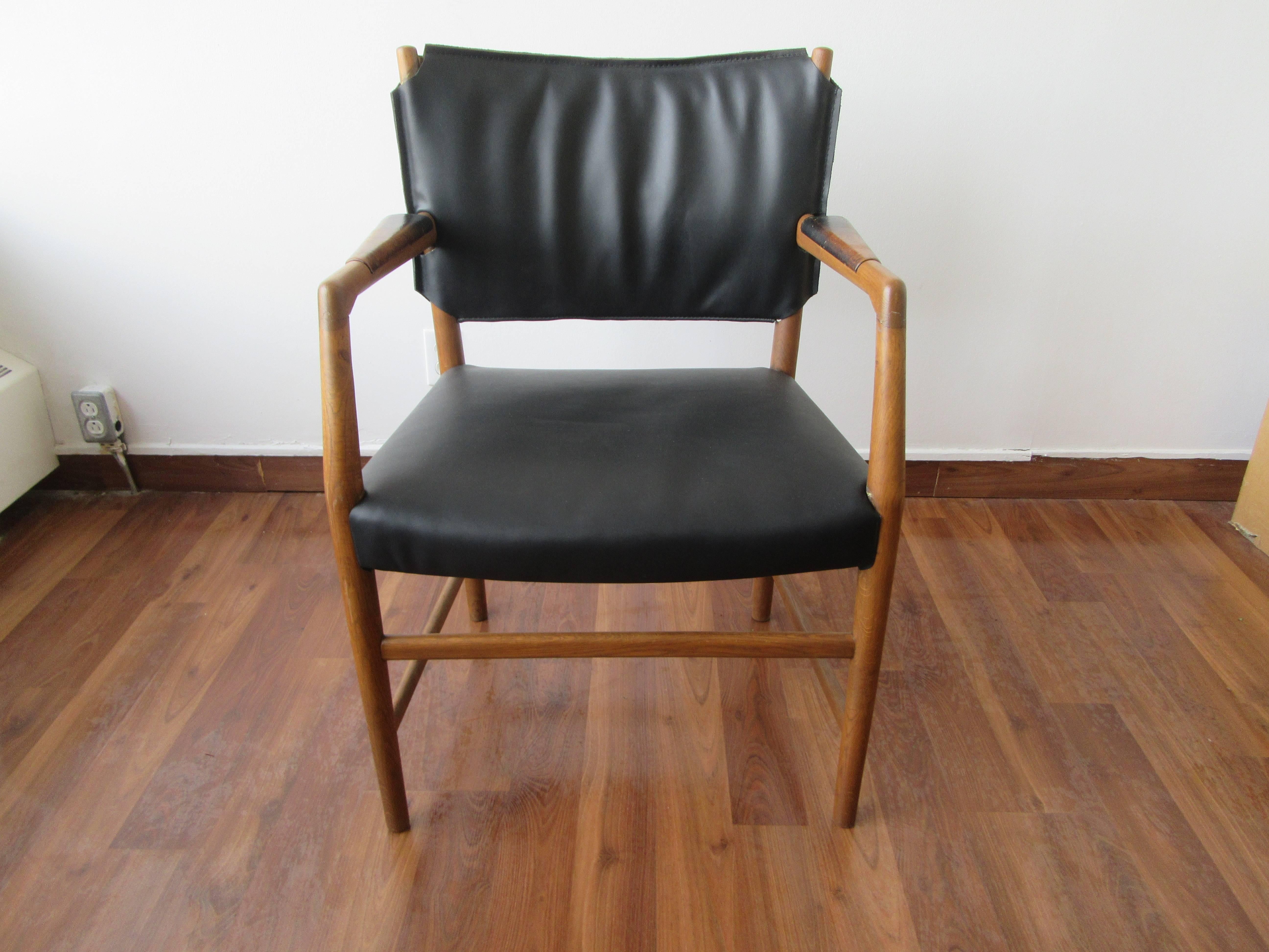 Pair of Aarhus City Hall Chairs by Hans Wegner Reupholstered in Black Leather In Excellent Condition For Sale In Ottawa, ON