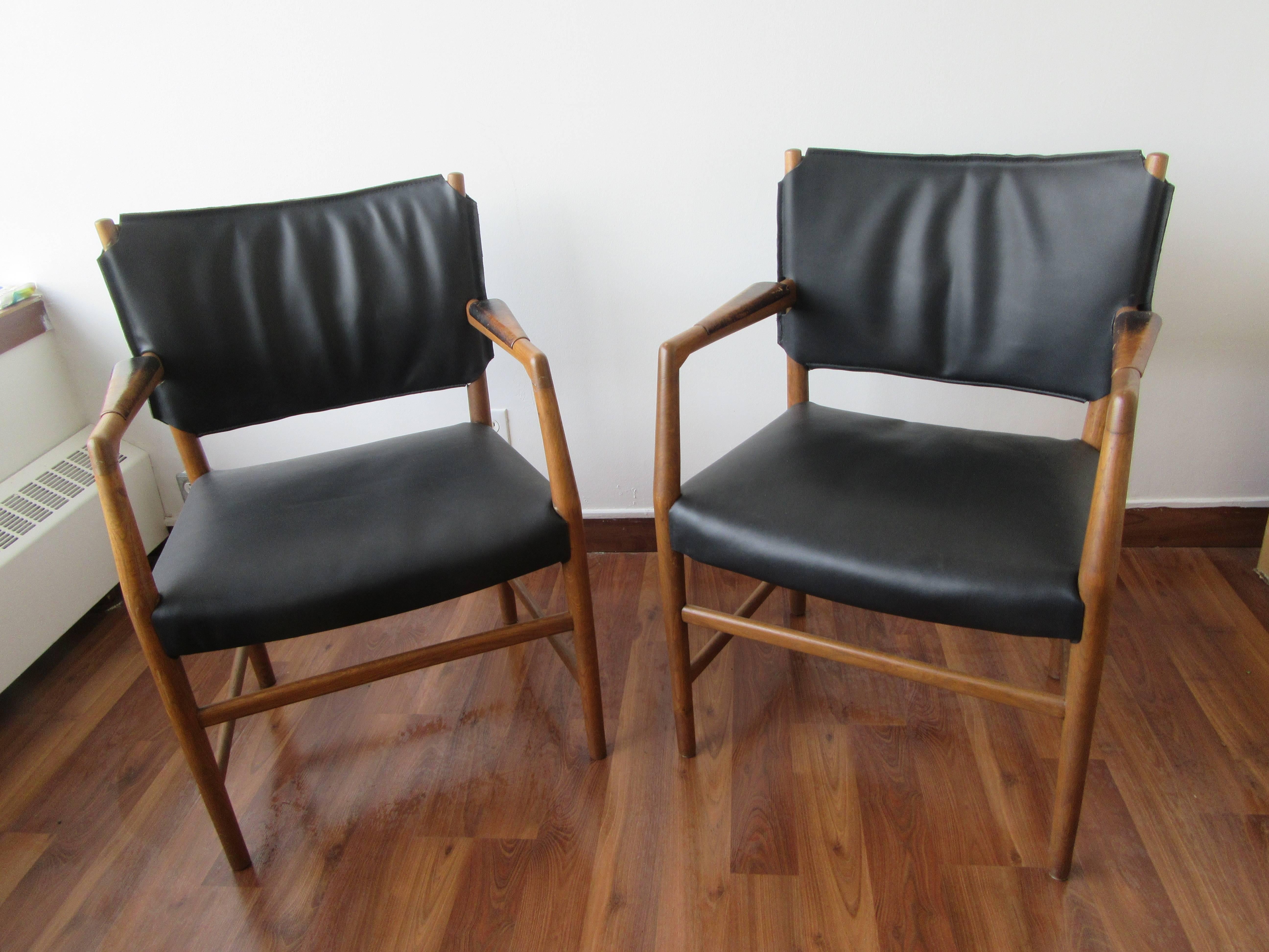 Mid-20th Century Pair of Aarhus City Hall Chairs by Hans Wegner Reupholstered in Black Leather For Sale