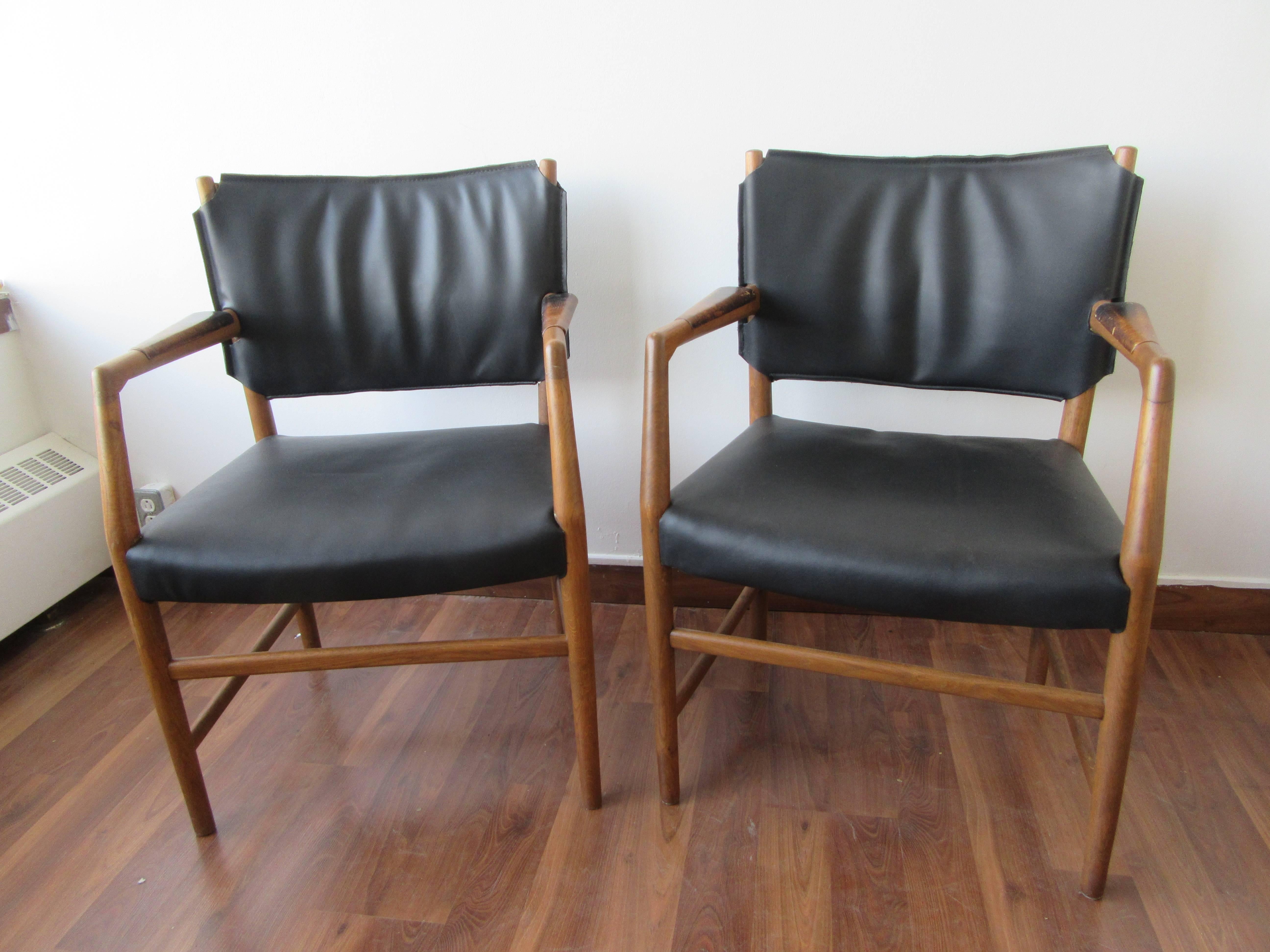 Pair of Aarhus City Hall Chairs by Hans Wegner Reupholstered in Black Leather For Sale 1