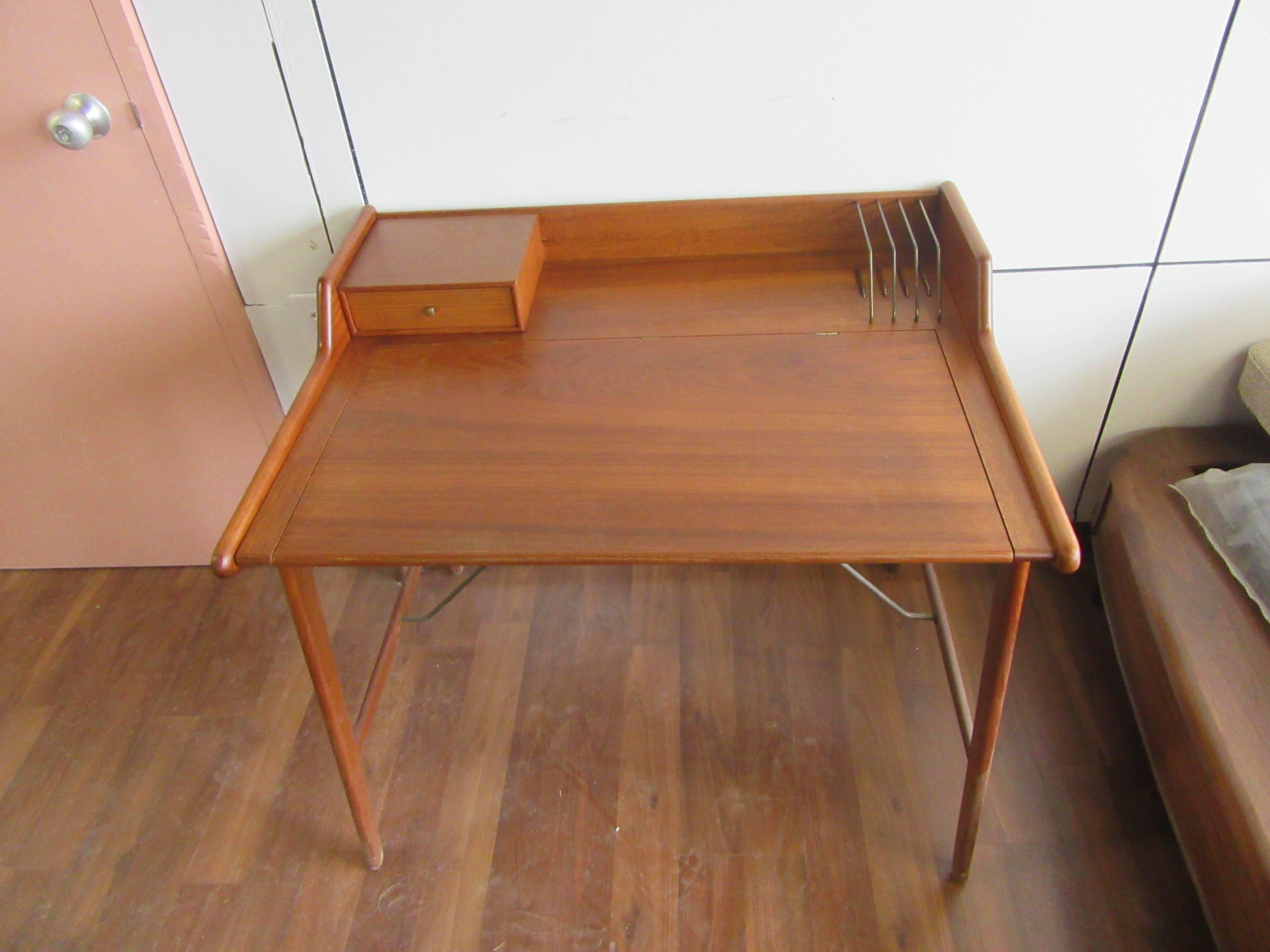 Svend a. Madsen Flip Desk in Teak by Knudsen and Son In Excellent Condition For Sale In Ottawa, ON