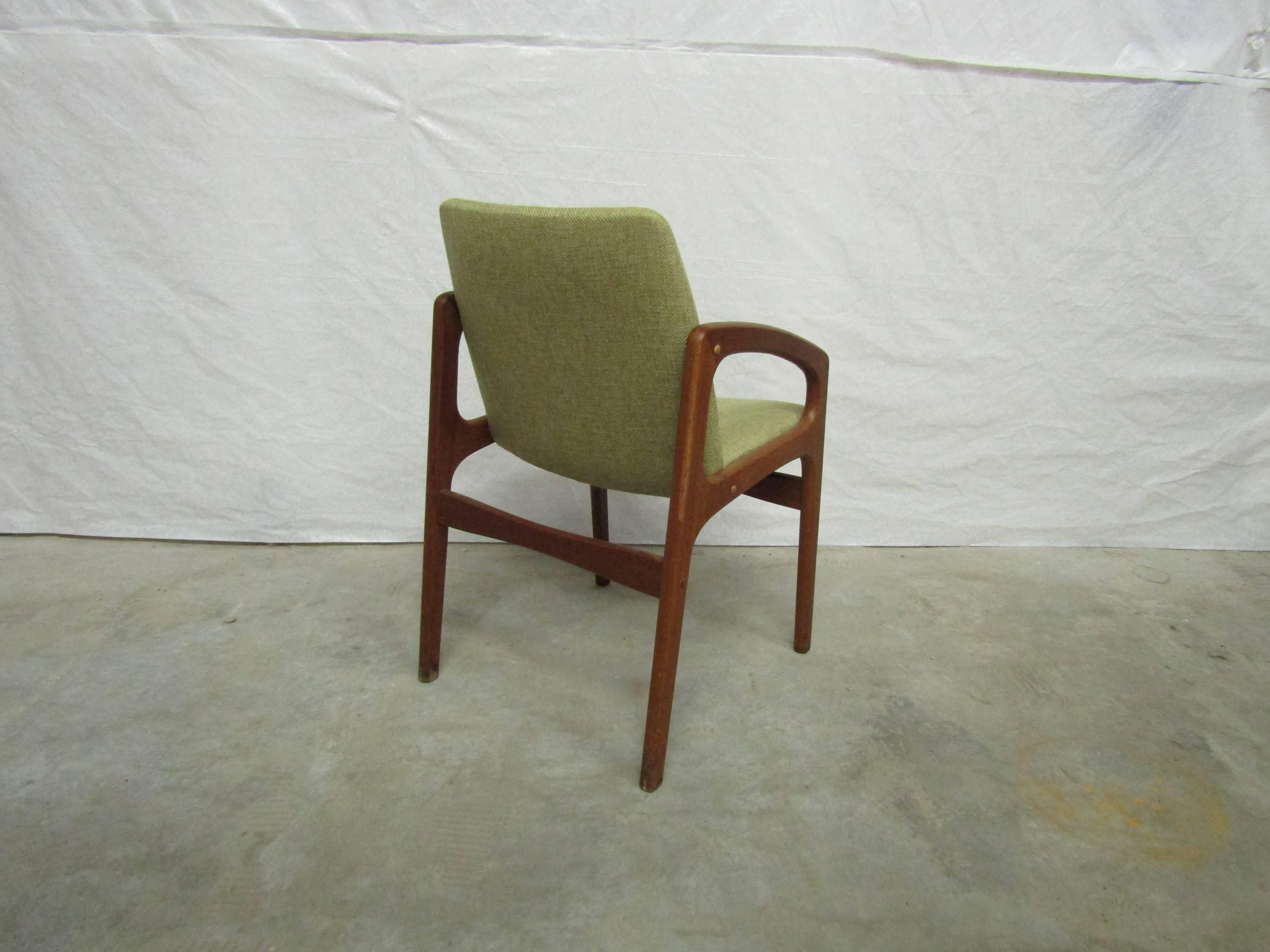 Cool Danish Teak Chairs, Set of two In Excellent Condition For Sale In Ottawa, ON