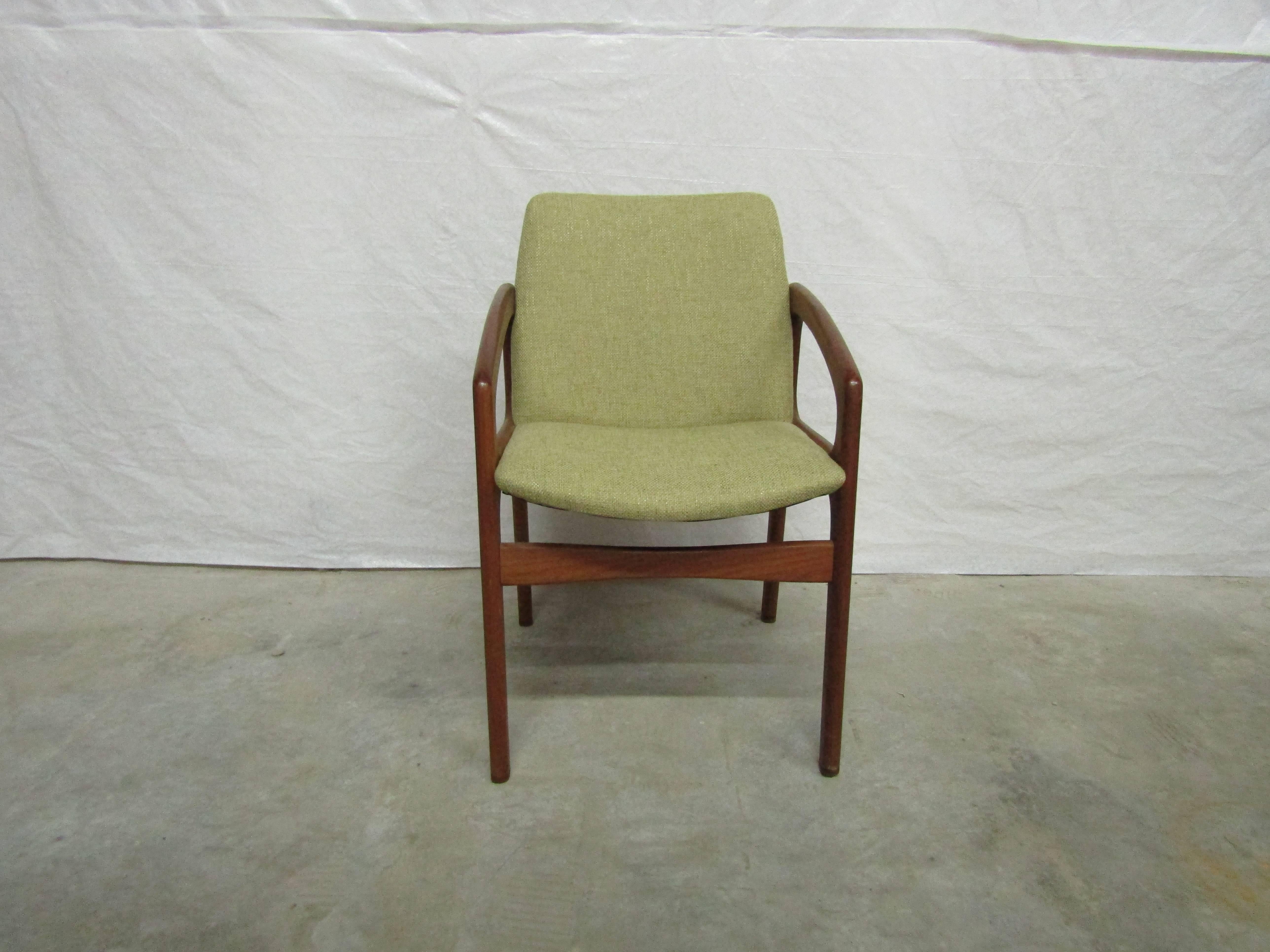 Mid-Century Modern Cool Danish Teak Chairs, Set of two For Sale