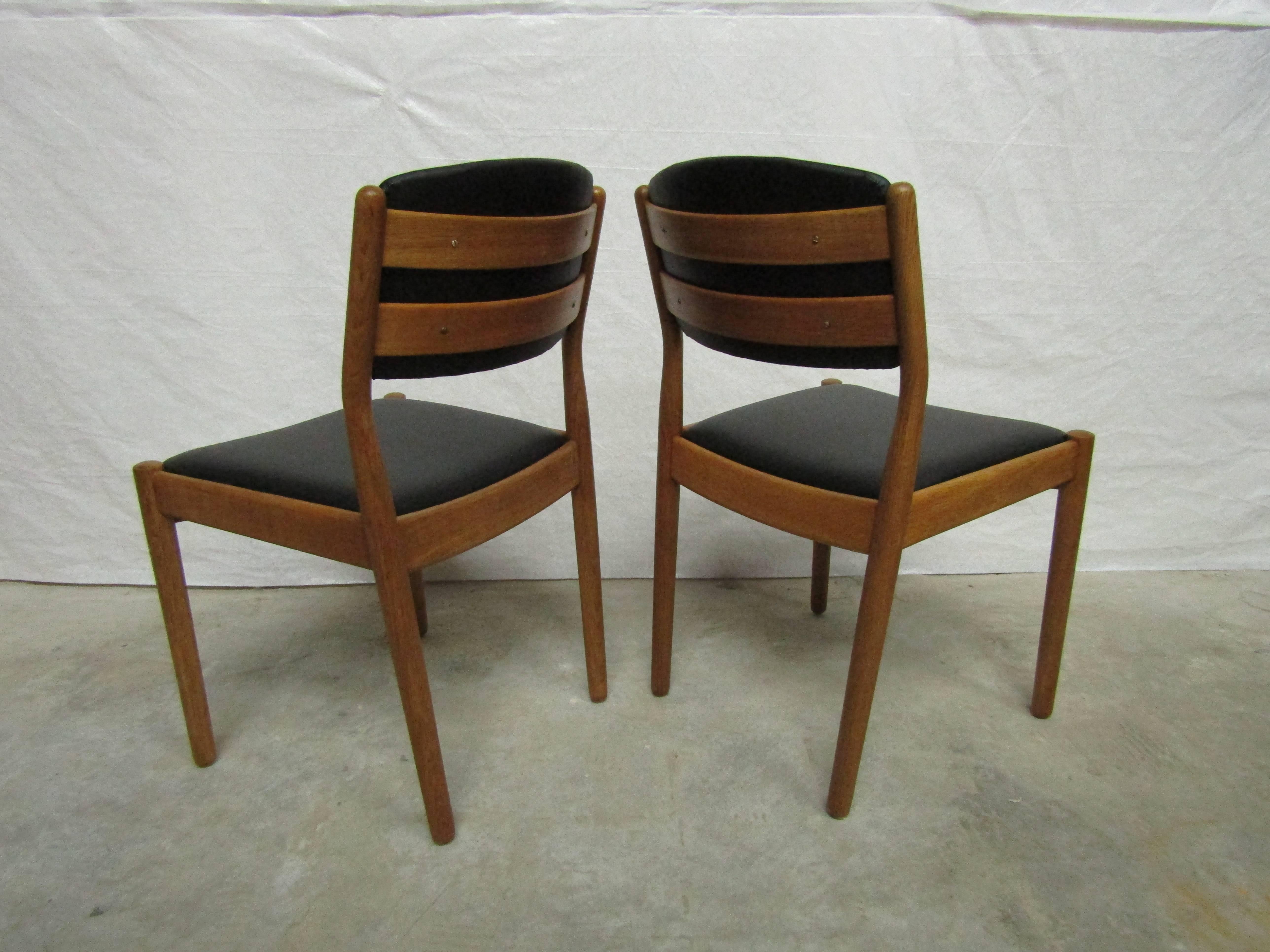 Danish Scandinavian Classic Set of Four Poul Volther J61 Chairs in Oak and Leather For Sale