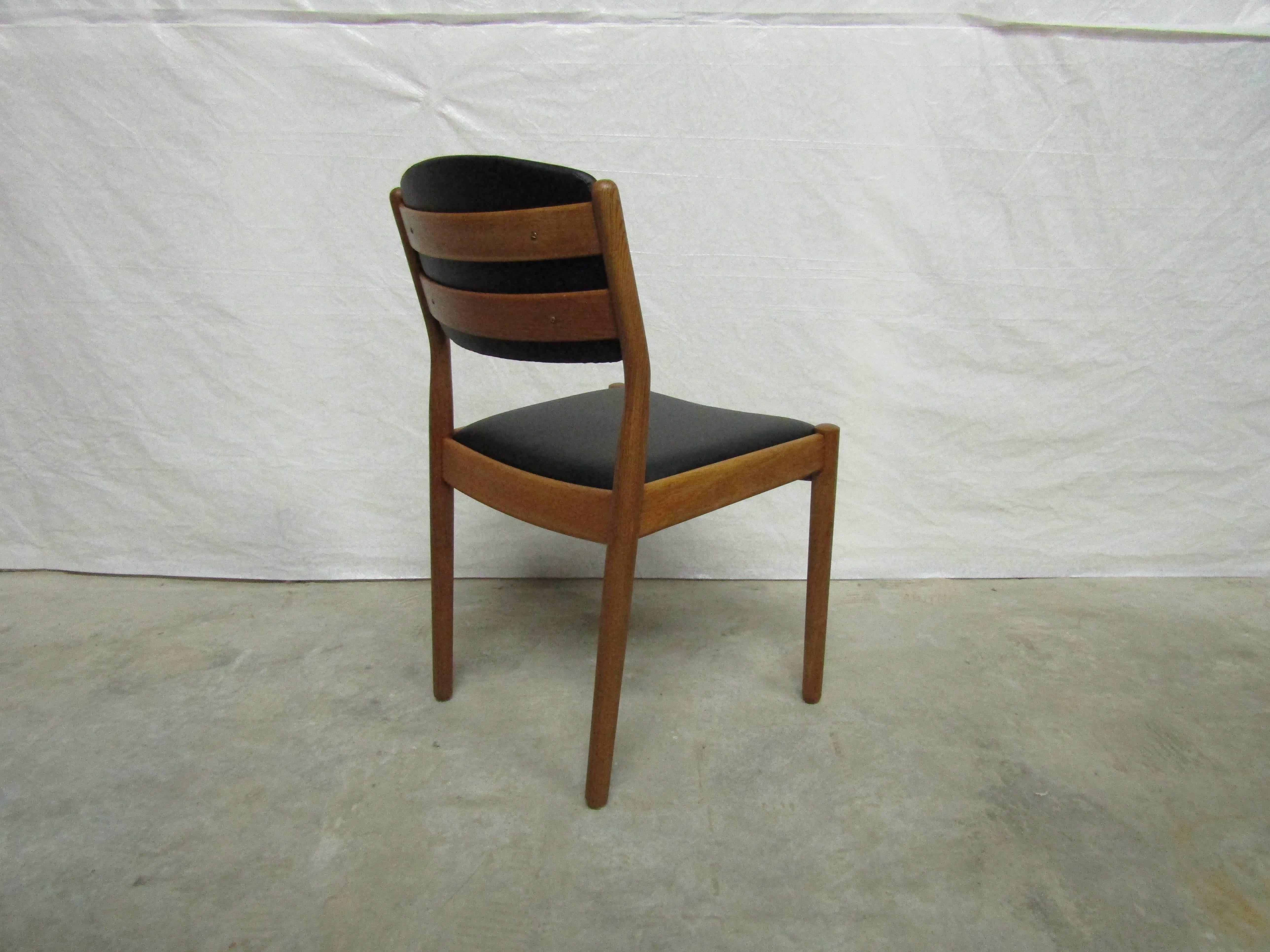 Mid-20th Century Scandinavian Classic Set of Four Poul Volther J61 Chairs in Oak and Leather For Sale