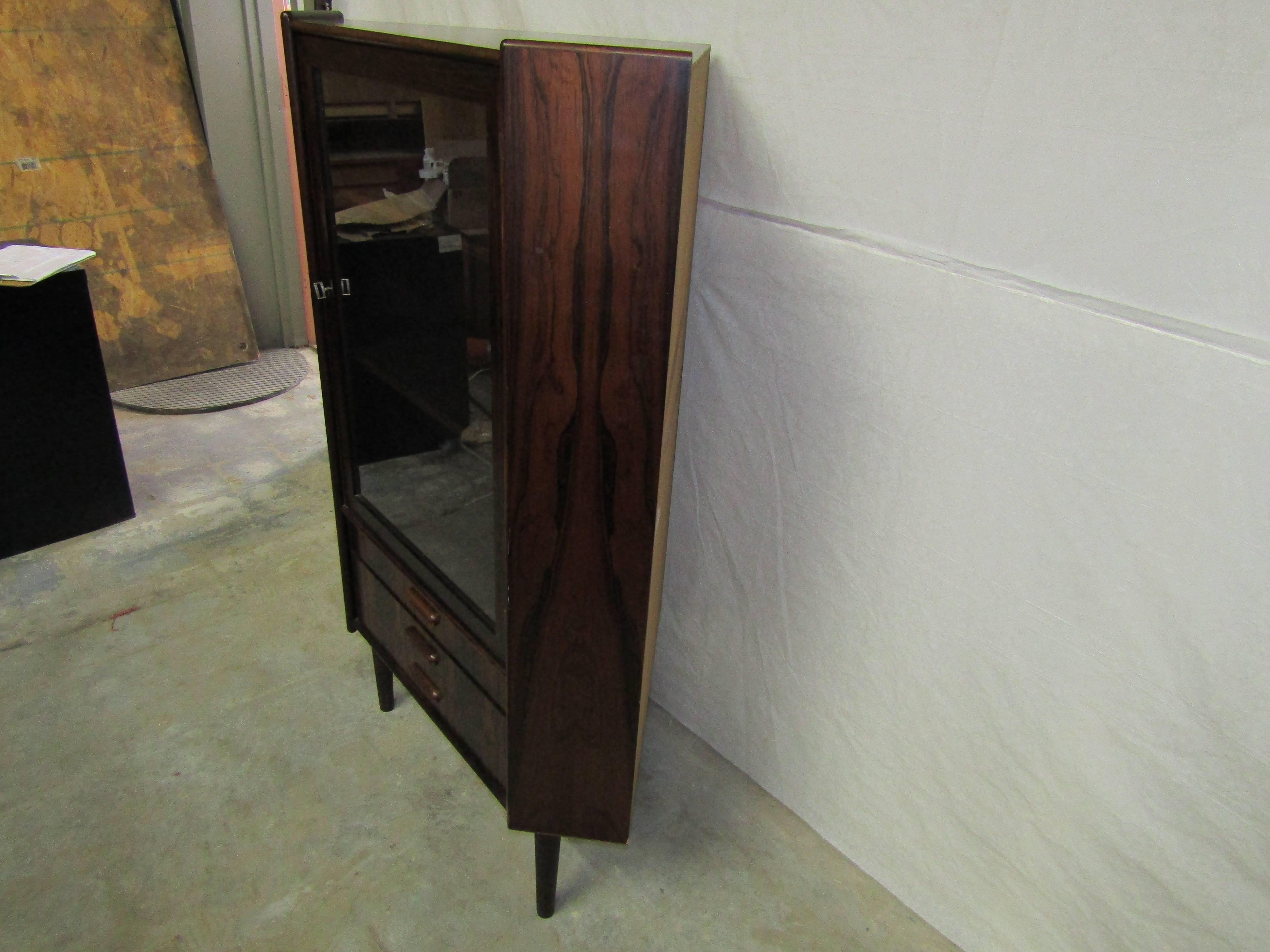 Stunning Rosewood Corner Cabinet from Denmark In Excellent Condition In Ottawa, ON