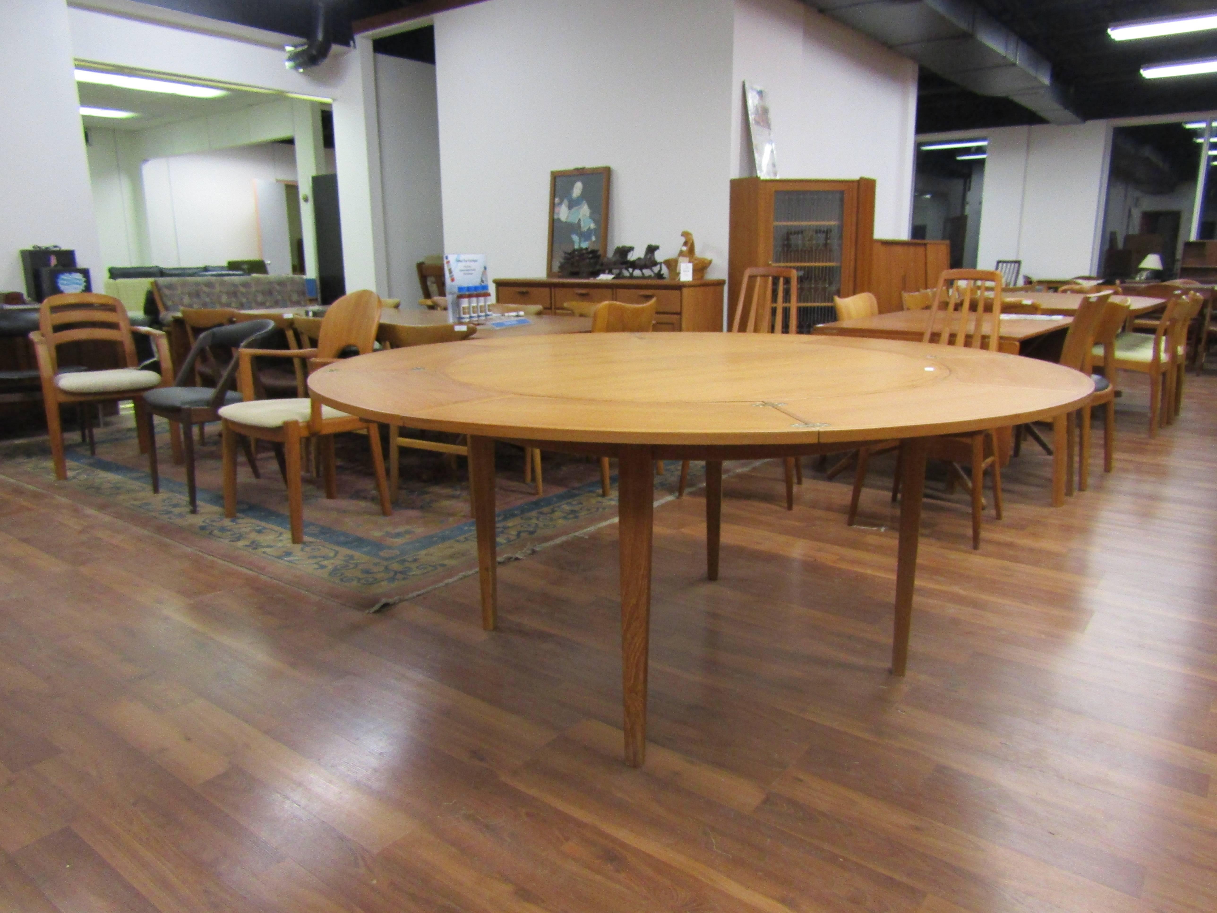 Kofoed Teak Flip Flap Dining Table from Denmark In Excellent Condition For Sale In Ottawa, ON