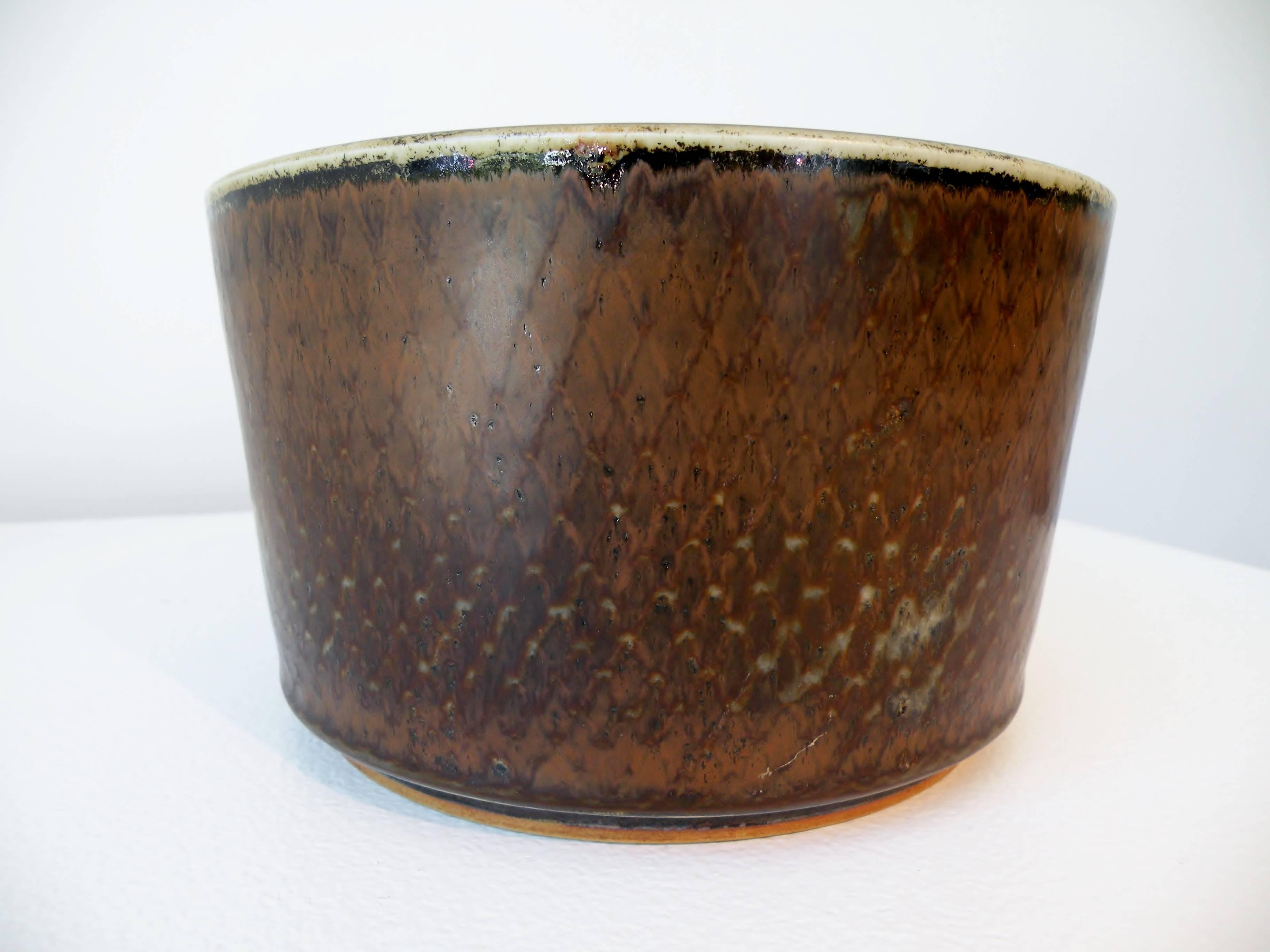 One of a kind studio pottery cylinder bowl personally created by Carl Harry Stalhane with his handwritten C.H. Stalhane incised signature to base. Geometric incised scale and rich organic modernist glaze decoration. Dated 1960, made in Sweden for