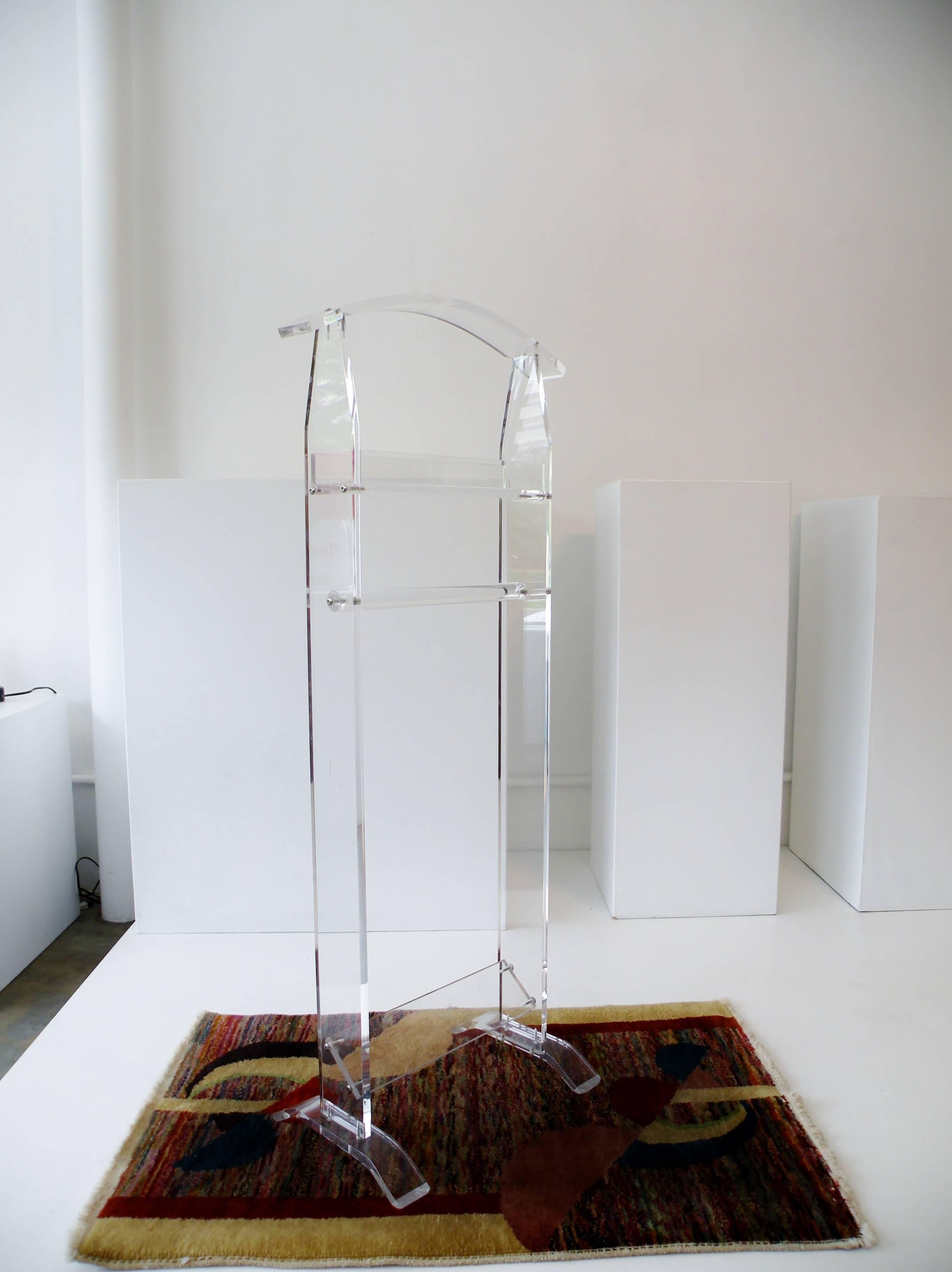 1970s acrylic Lucite gentleman's valet stand with clean modernist form. Includes shoe rest at foot, bar for slacks and ties, tray for articles, and top rest for shirts and suit coats.