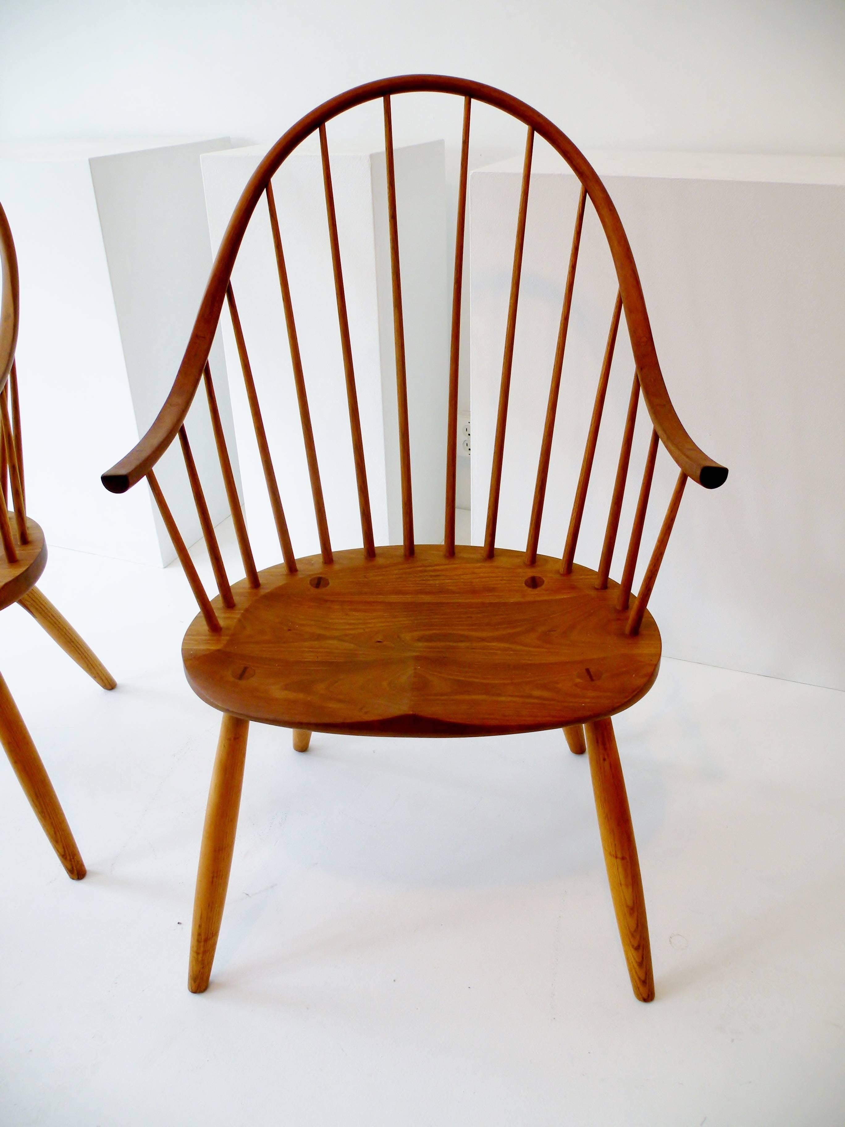 American Craftsman Pair of Thomas Moser Continuous Arm Windsor Dining Chairs