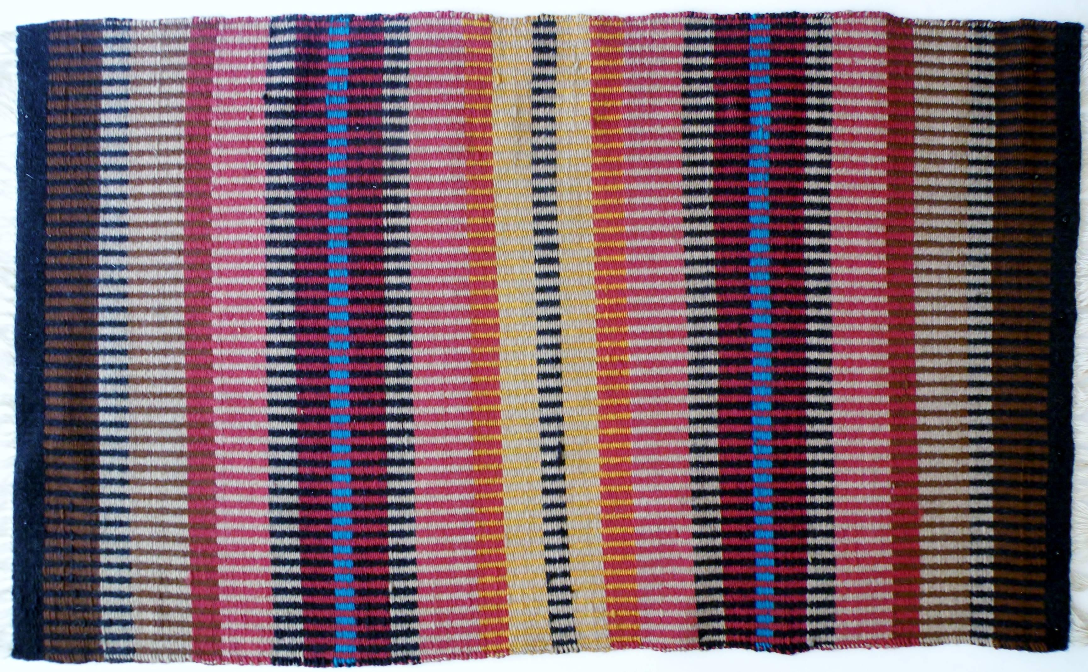 Handwoven vintage modernist American California craft textile rug or wall decoration with a Bauhaus inspired linear abstract pattern. Measure: 32
