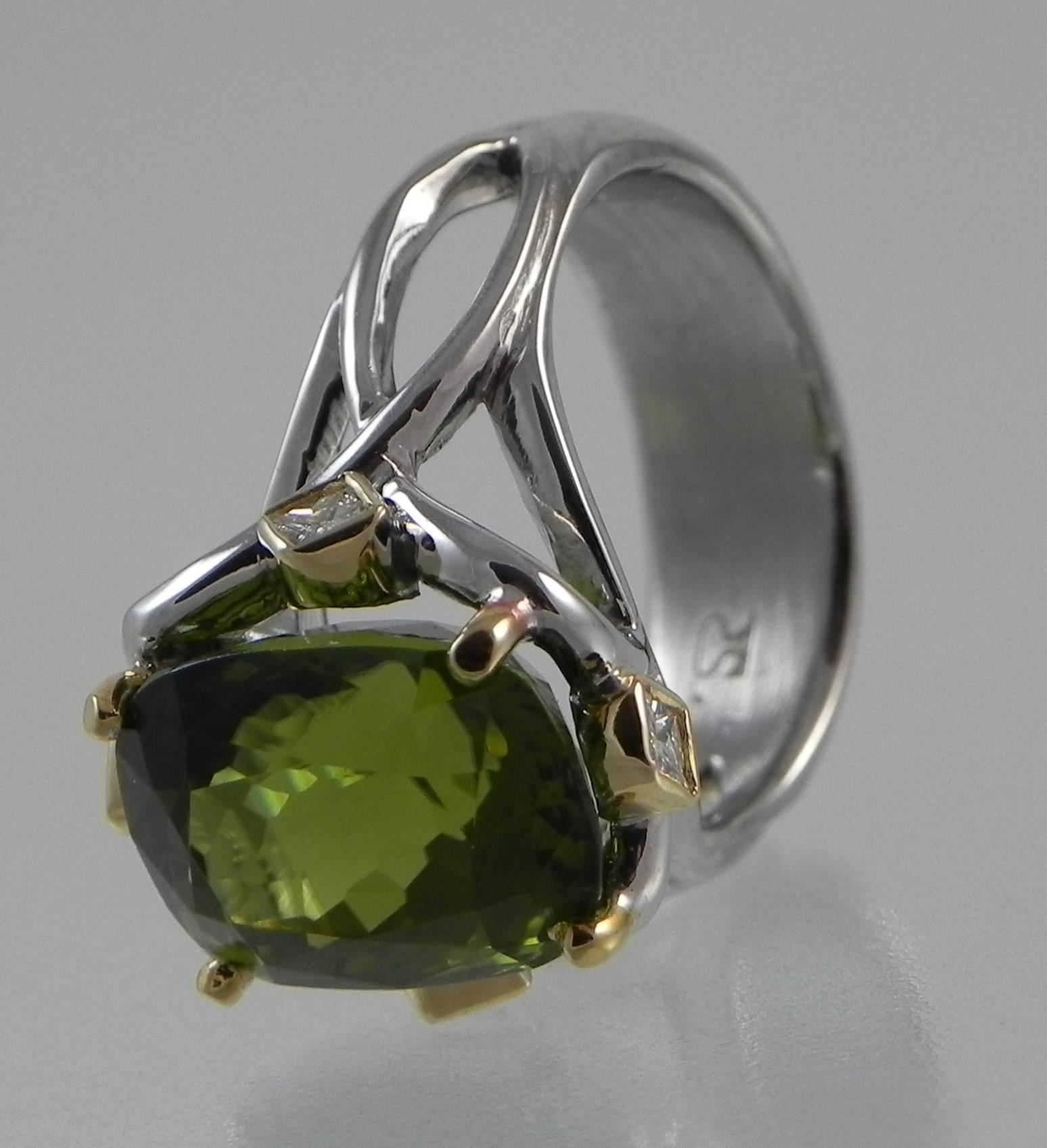 “The Volcano’s Gift” Fine Peridot and 18-Karat White Gold Ring  In Excellent Condition For Sale In Denver, CO
