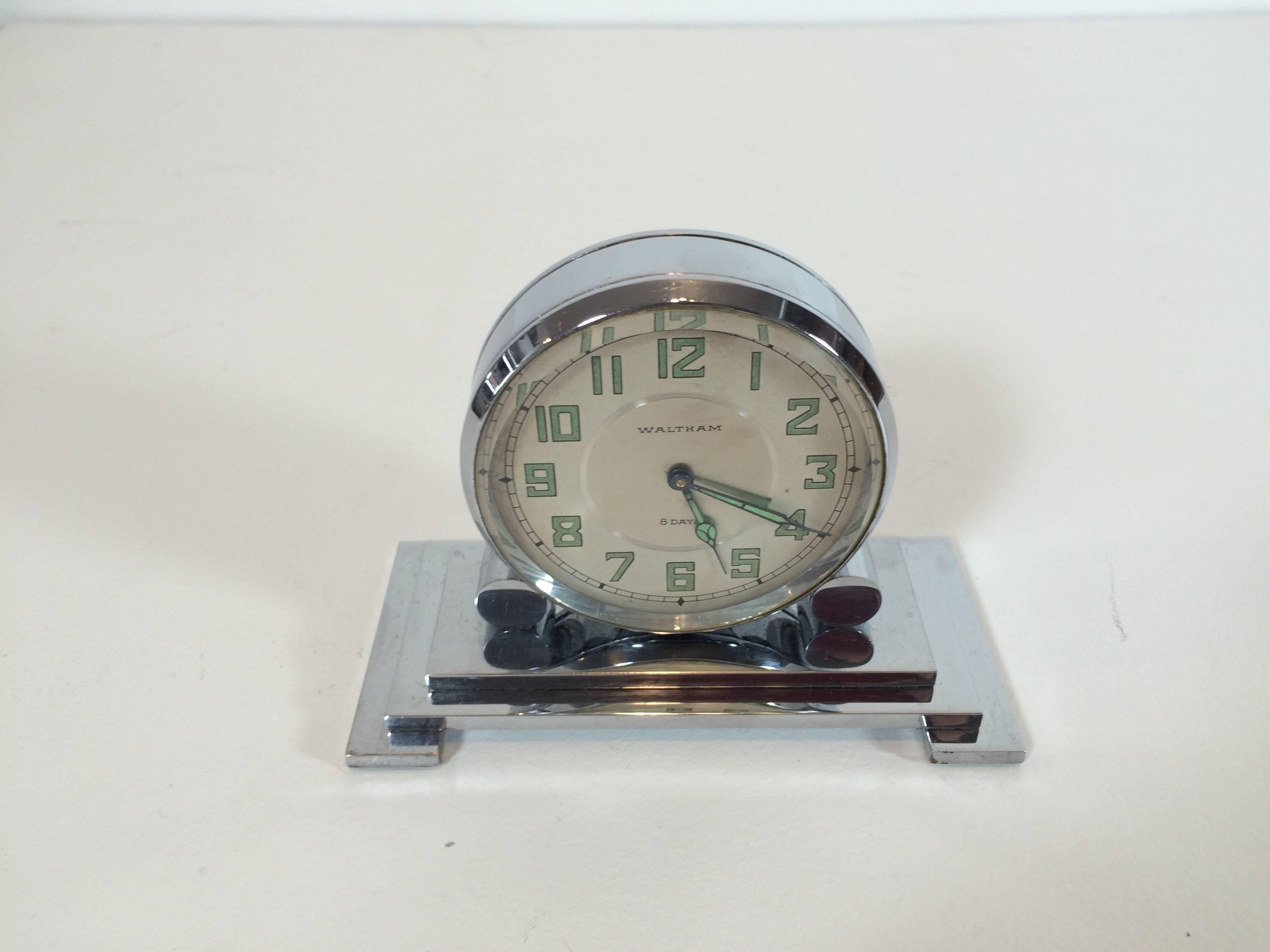 Beautiful Art Deco partners desk clock in heavy nickel plated brass made by Waltham Clock Company ca 1930s. With a clock face on both sides of the clock, partners working at a desk face to face could always tell the time without turning the