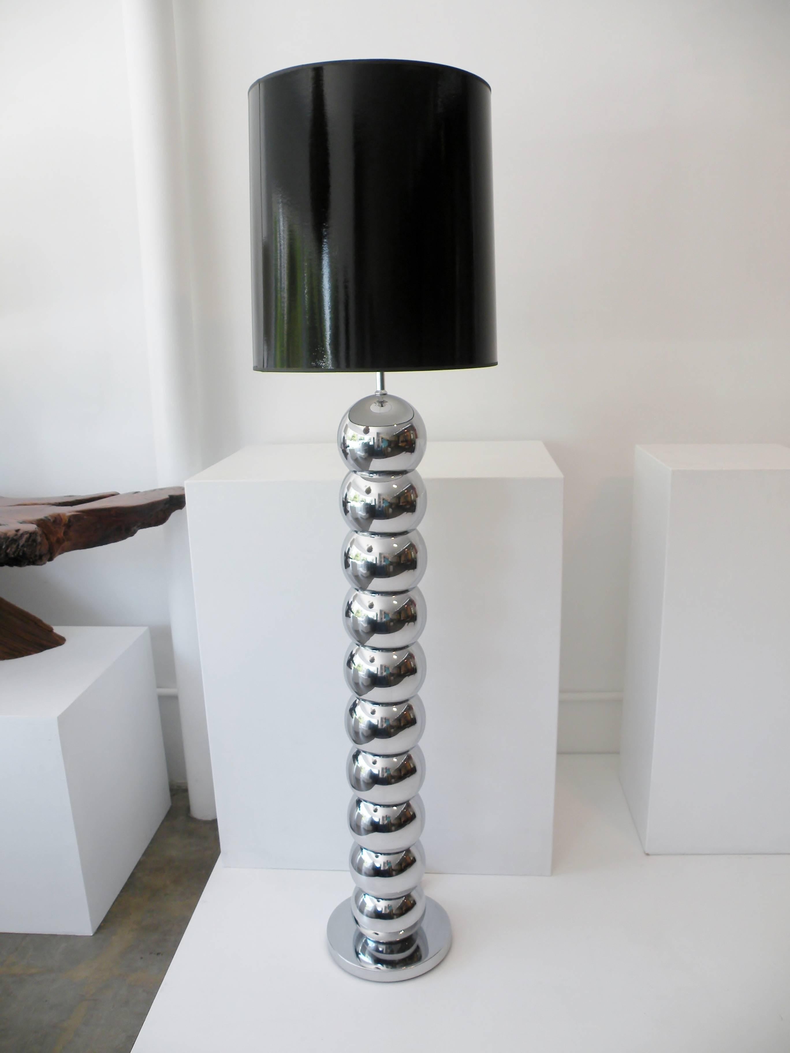 Iconic 1970s George Kovacs stacked chrome ball floor lamp. Includes original glossy black paper shade. Measure: Body of the lamp is 44
